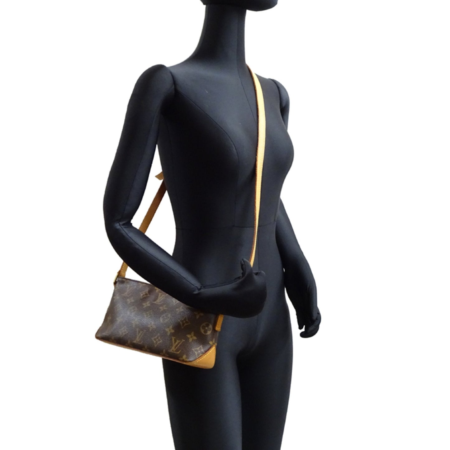 Louis Vuitton Brown Monogram Monogram Shoulder Bag (Pre-Owned)