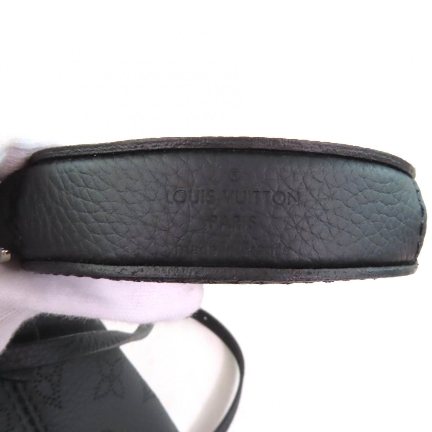 Louis Vuitton Noir Shoulder Bag (Pre-Owned)