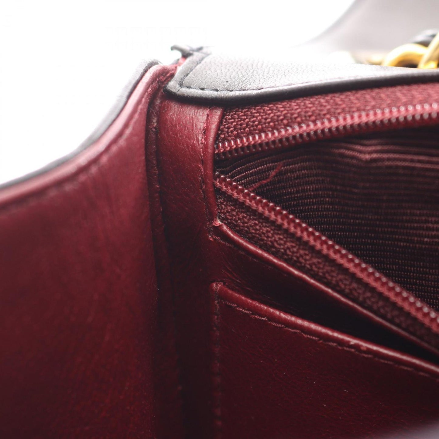 Chanel Black Leather Shoulder Bag (Pre-Owned)