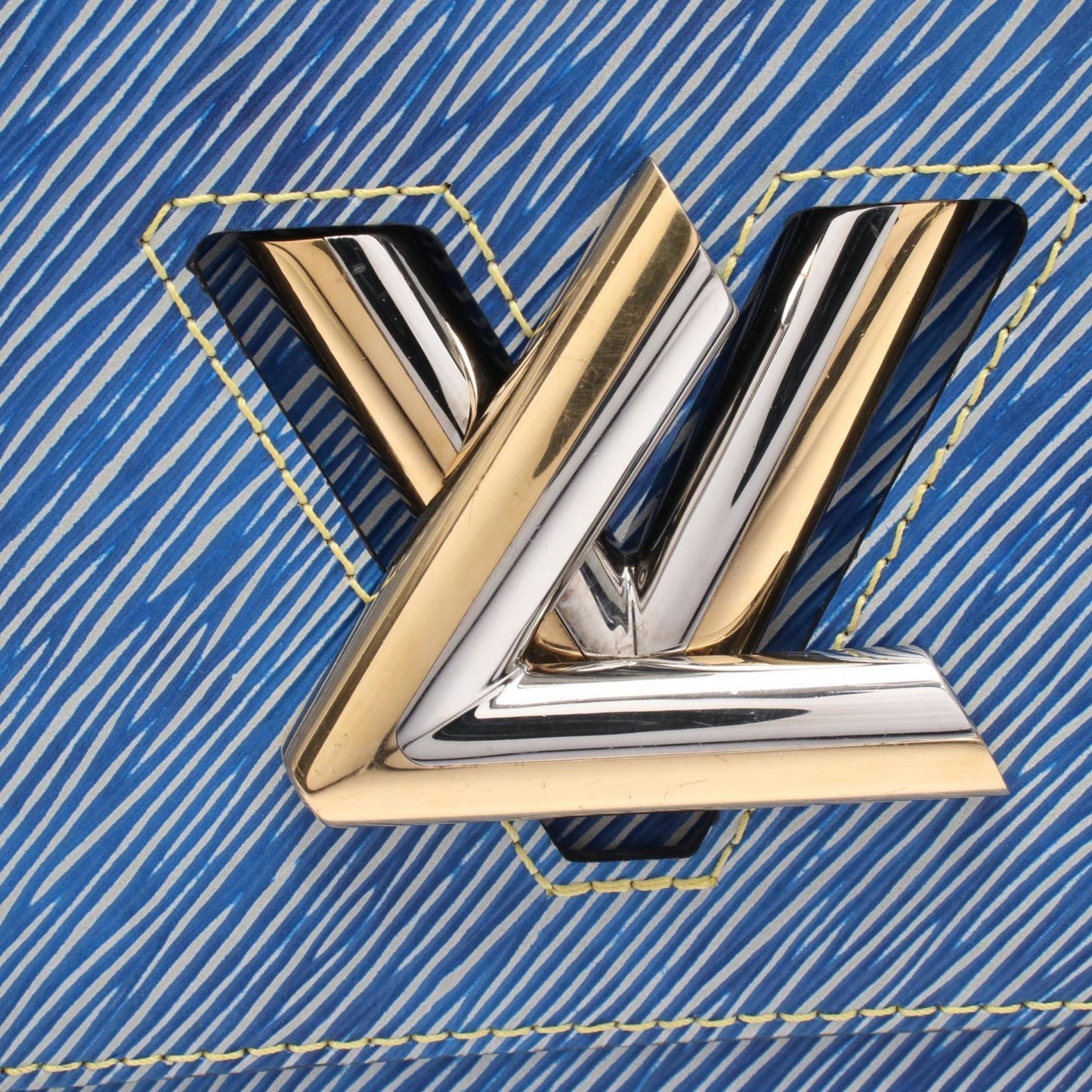 Louis Vuitton Blue White Leather Shoulder Bag (Pre-Owned)