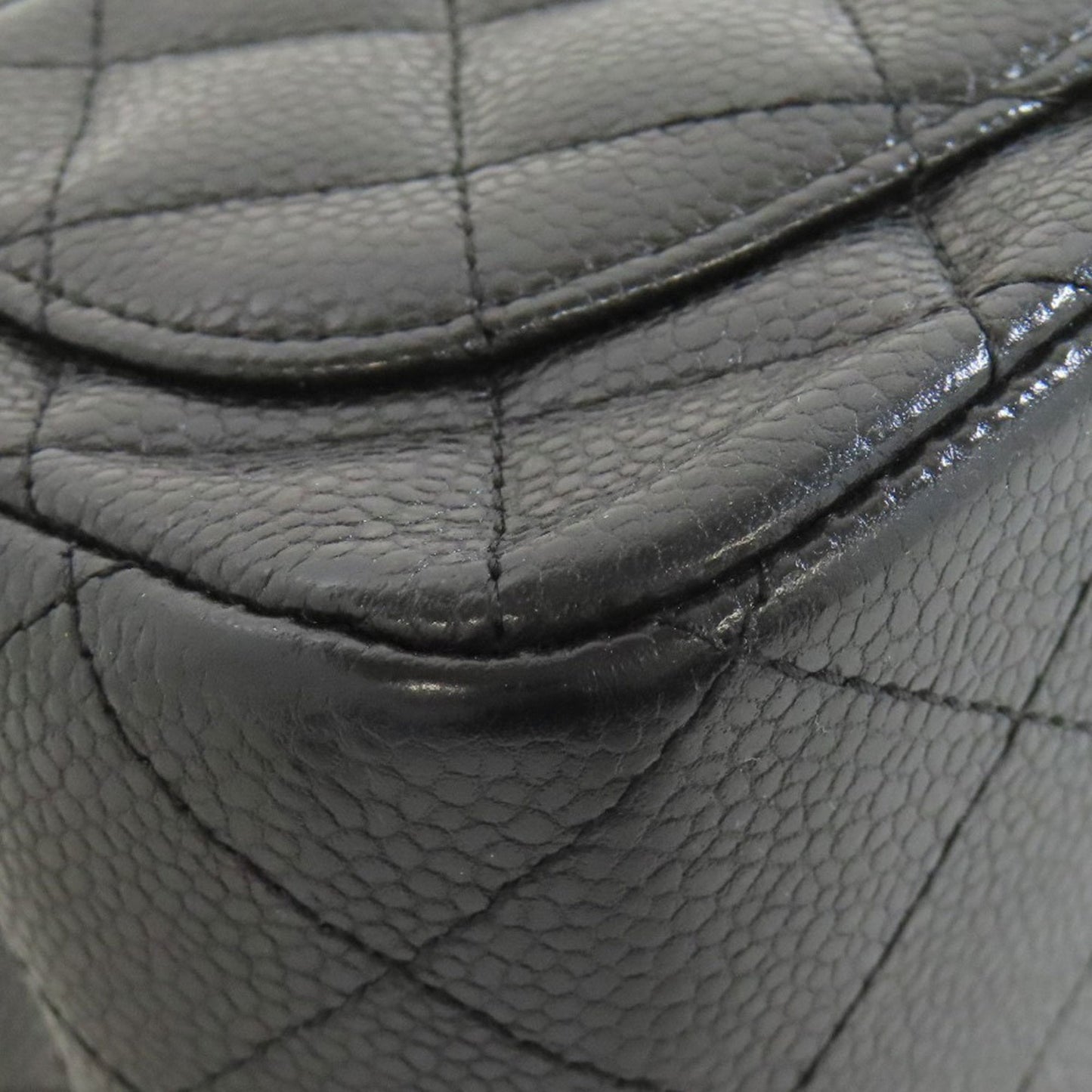 Chanel Matelasse Black Leather Shoulder Bag (Pre-Owned)