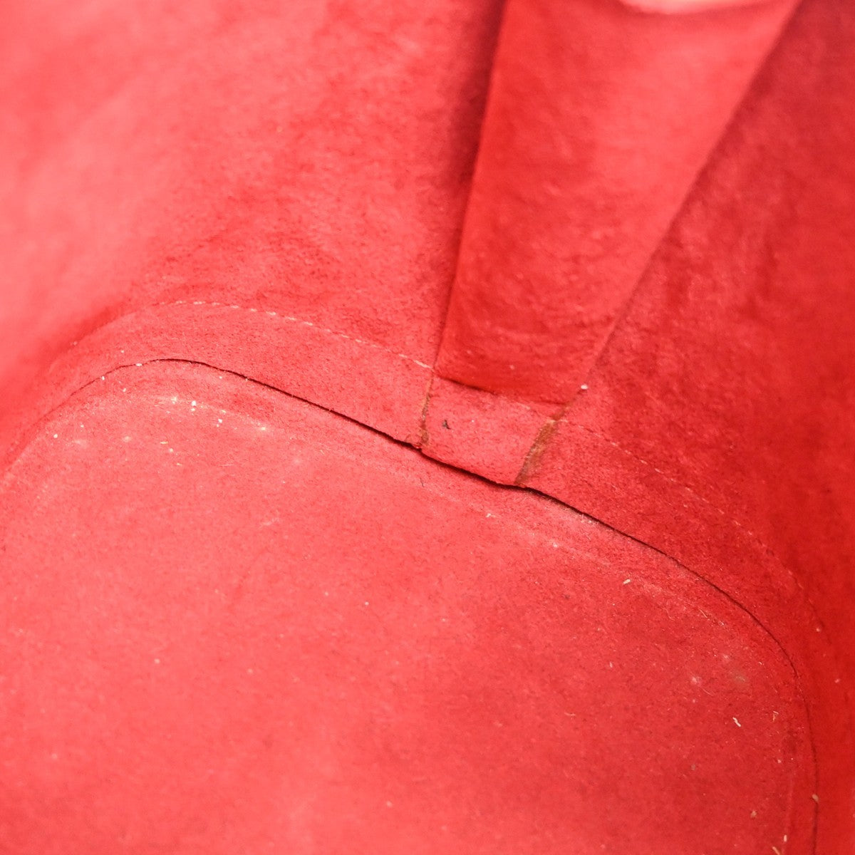 Louis Vuitton Alma Handbag Epi Leather Red Leather Handbag (Pre-Owned)