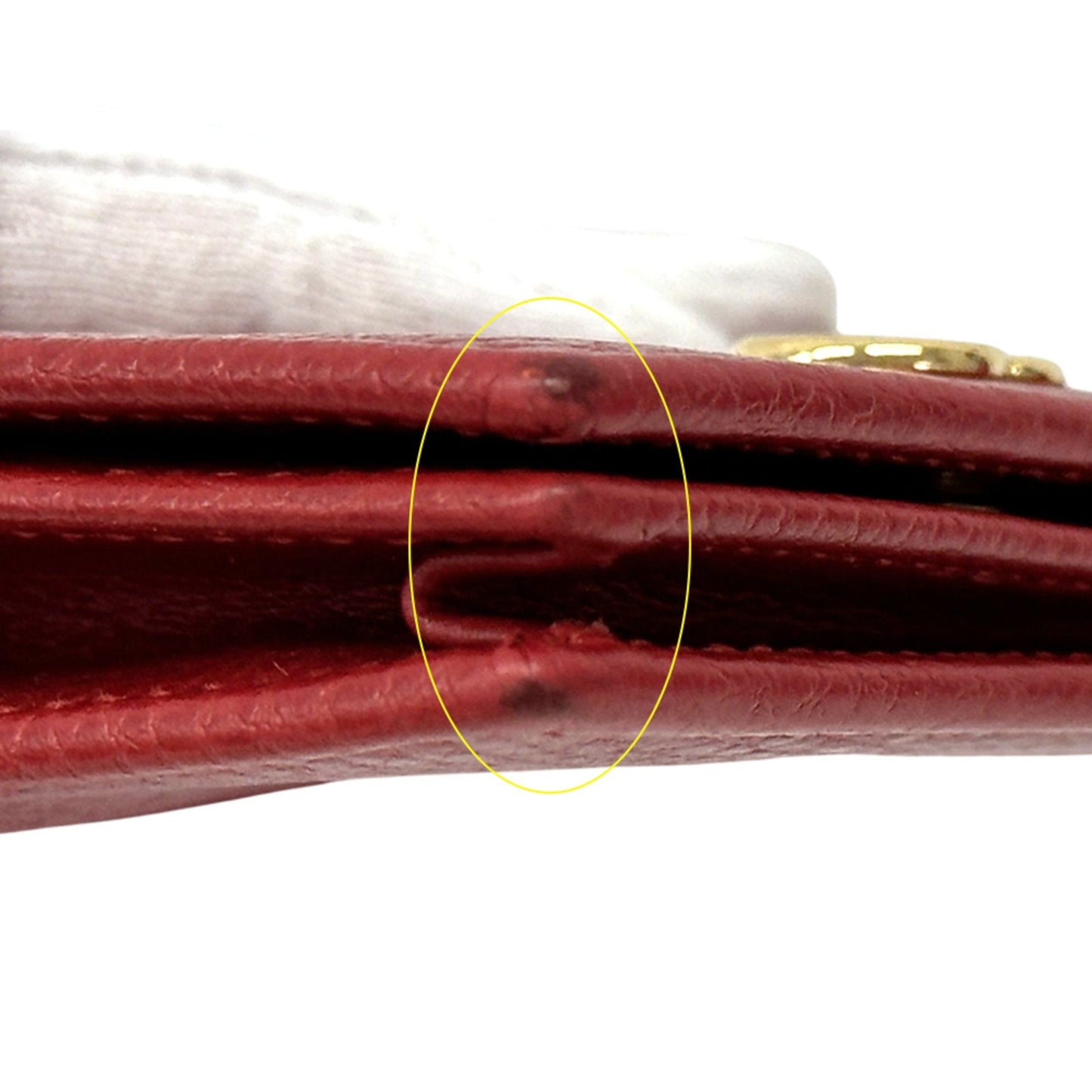 Gucci Red Color Leather Wallet (Bi-Fold) (Pre-Owned)