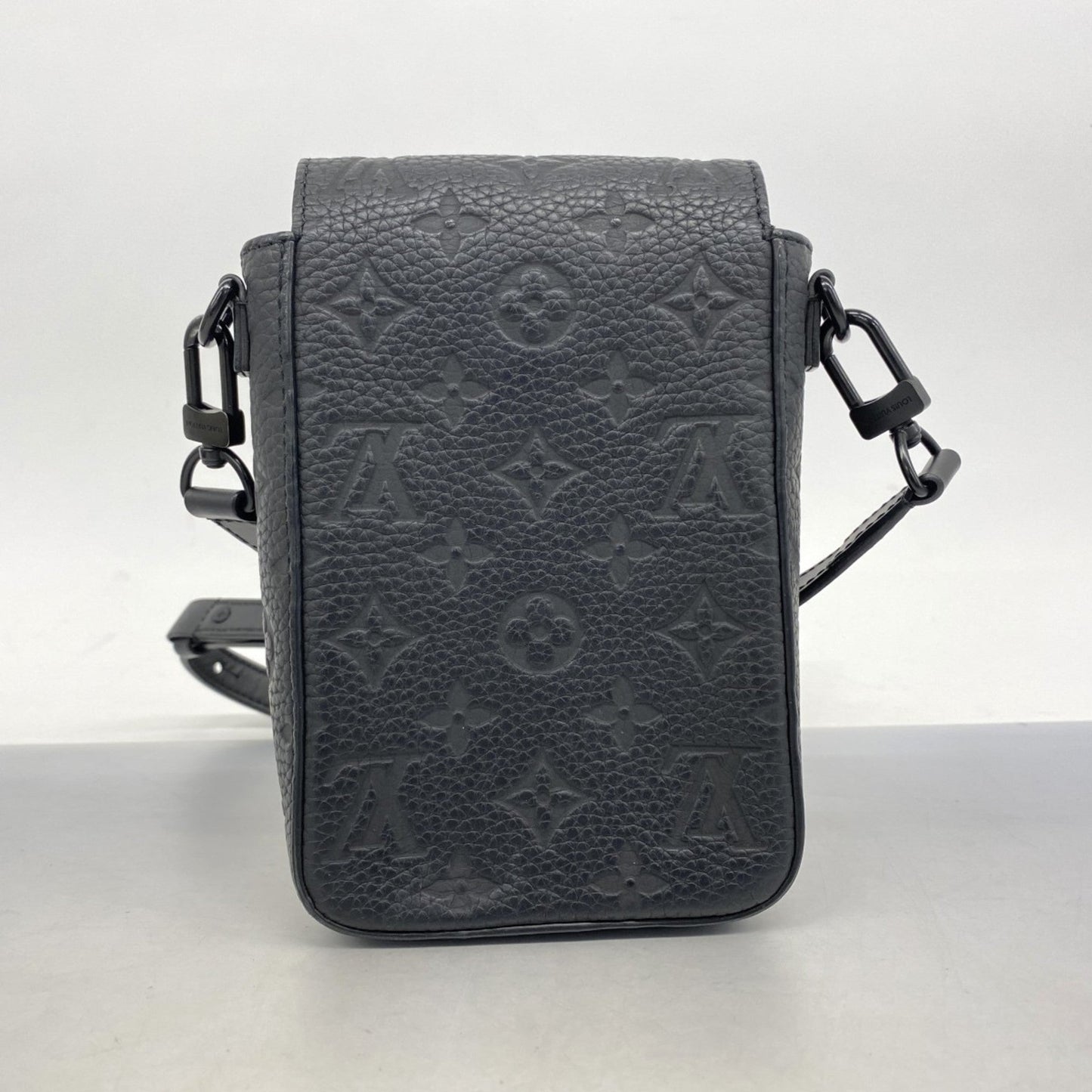 Louis Vuitton Noir Shoulder Bag (Pre-Owned)