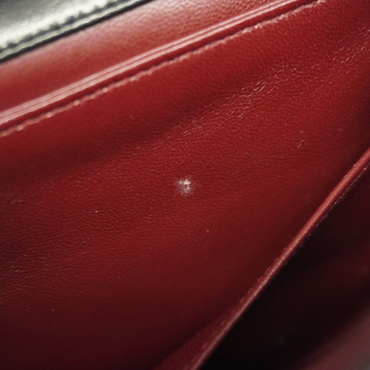 Chanel Black Leather Shoulder Bag (Pre-Owned)