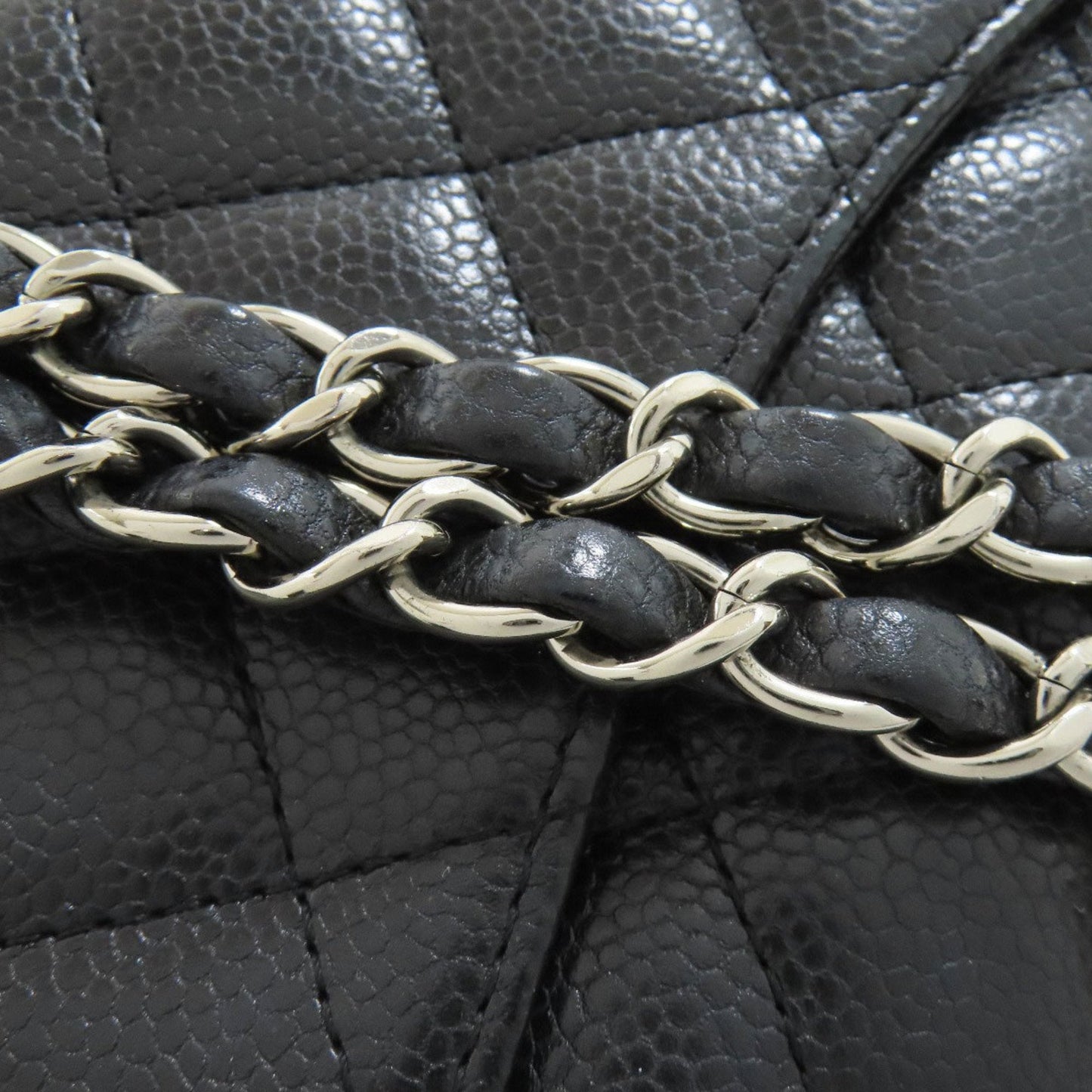 Chanel Matelasse Black Leather Shoulder Bag (Pre-Owned)