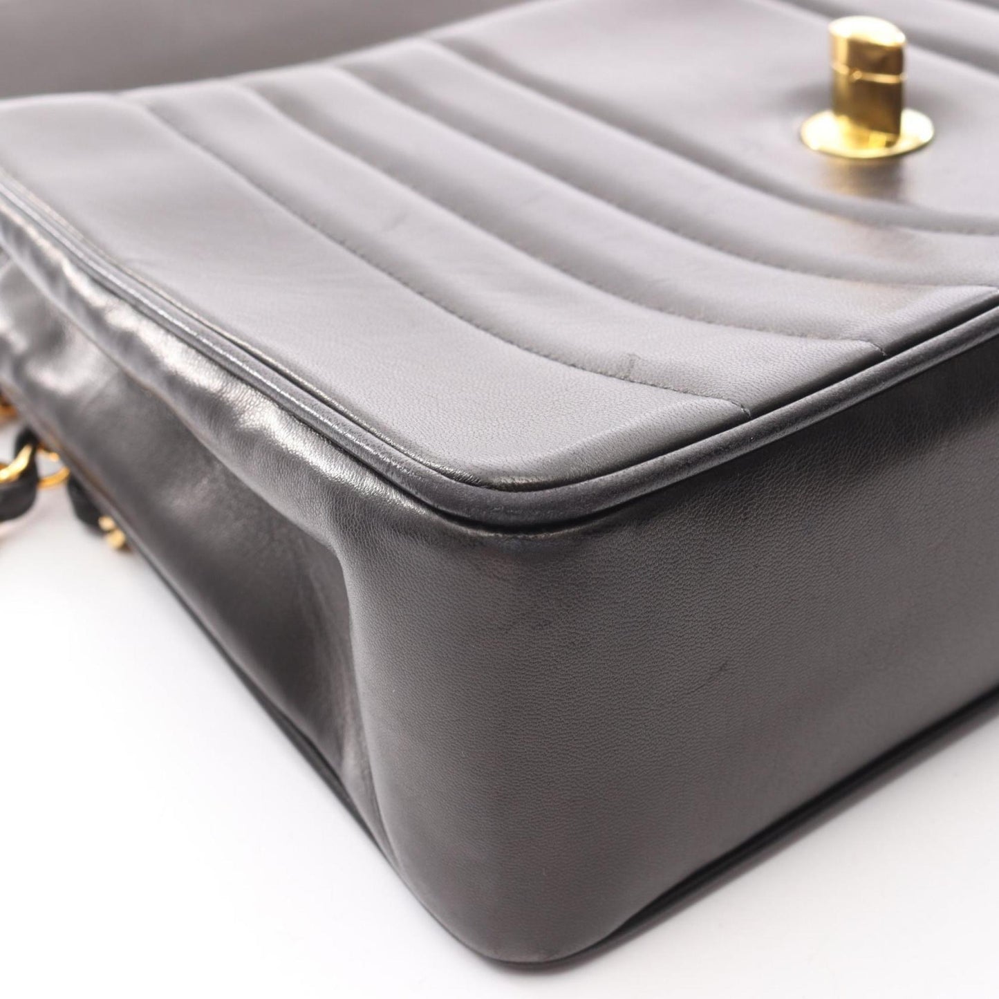 Chanel Black Leather Shoulder Bag (Pre-Owned)