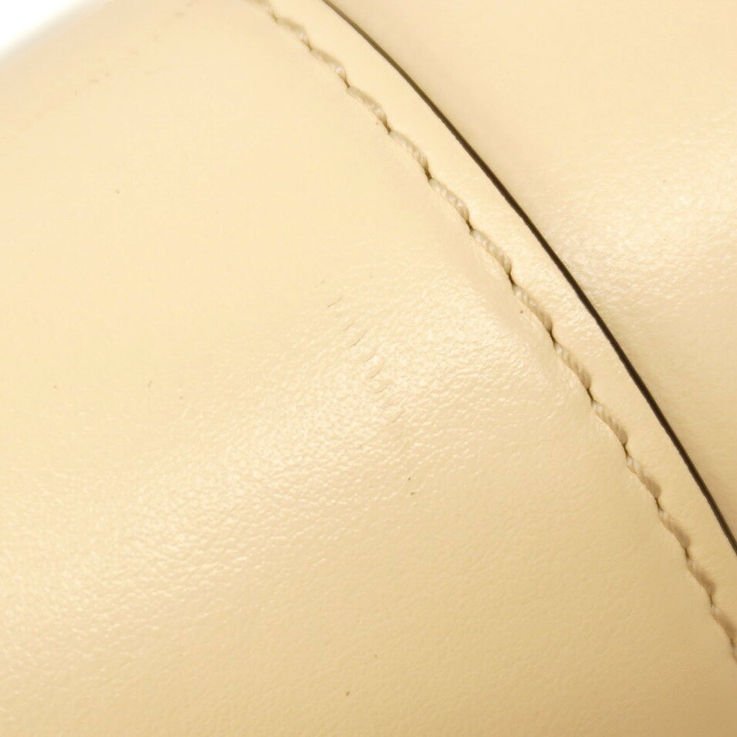 Louis Vuitton Cream Shoulder Bag (Pre-Owned)