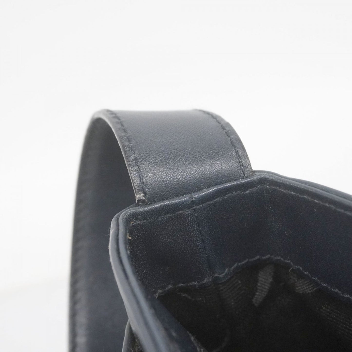 Salvatore Ferragamo Black Leather Shoulder Bag (Pre-Owned)