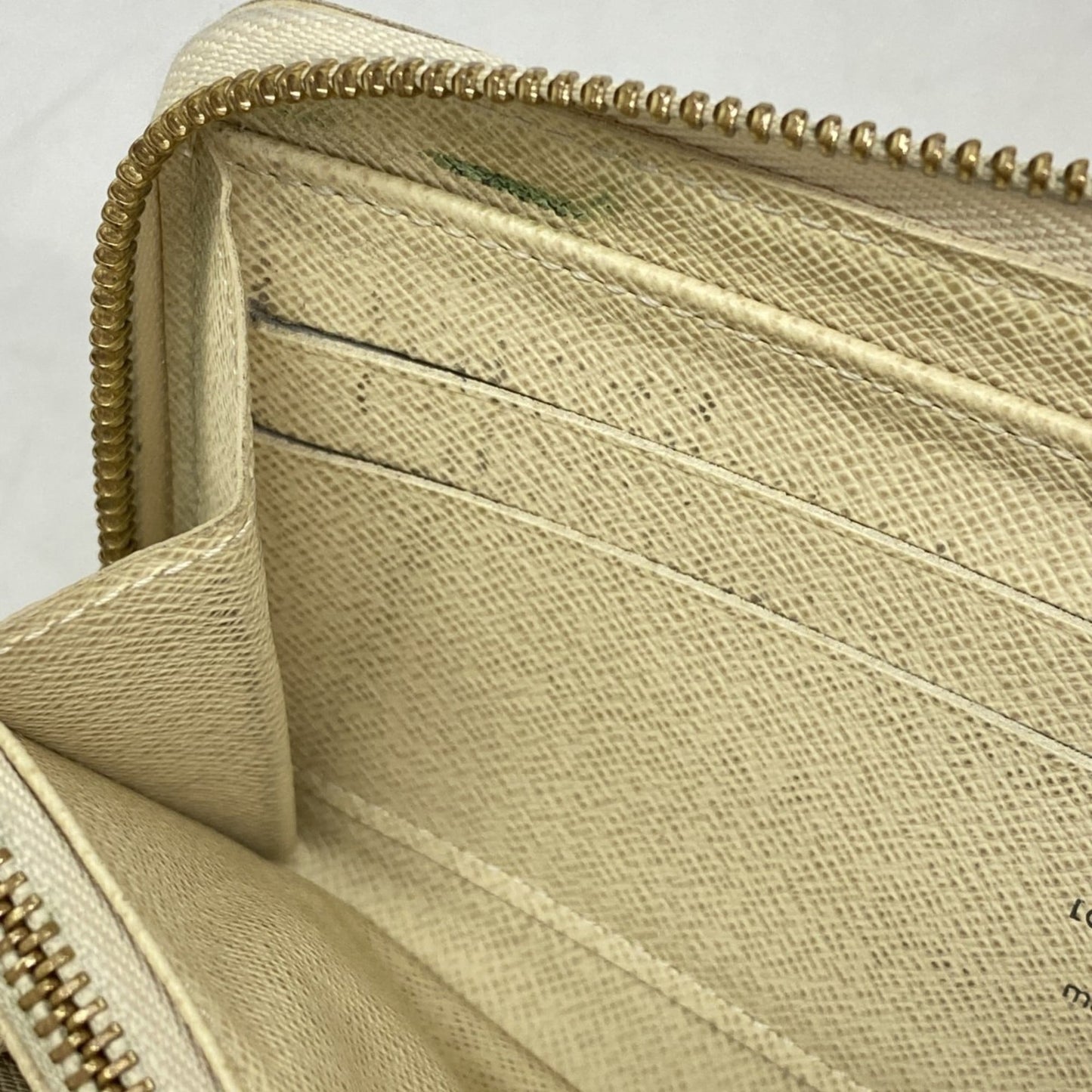 Louis Vuitton White Long Wallet (Bi-Fold) (Pre-Owned)