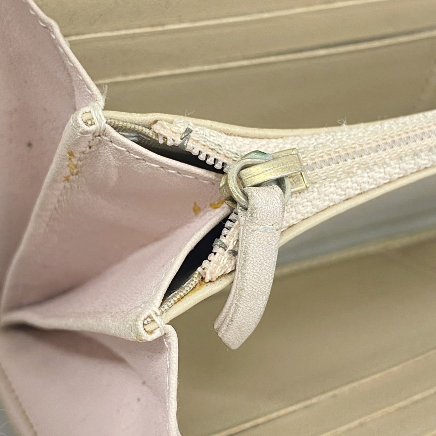 Chanel Beige Leather Long Wallet (Bi-Fold) (Pre-Owned)