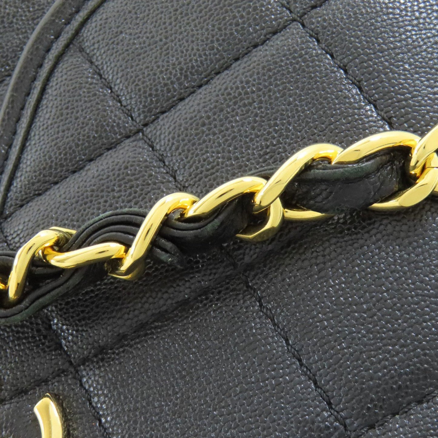 Chanel Matelasse Black Leather Shoulder Bag (Pre-Owned)