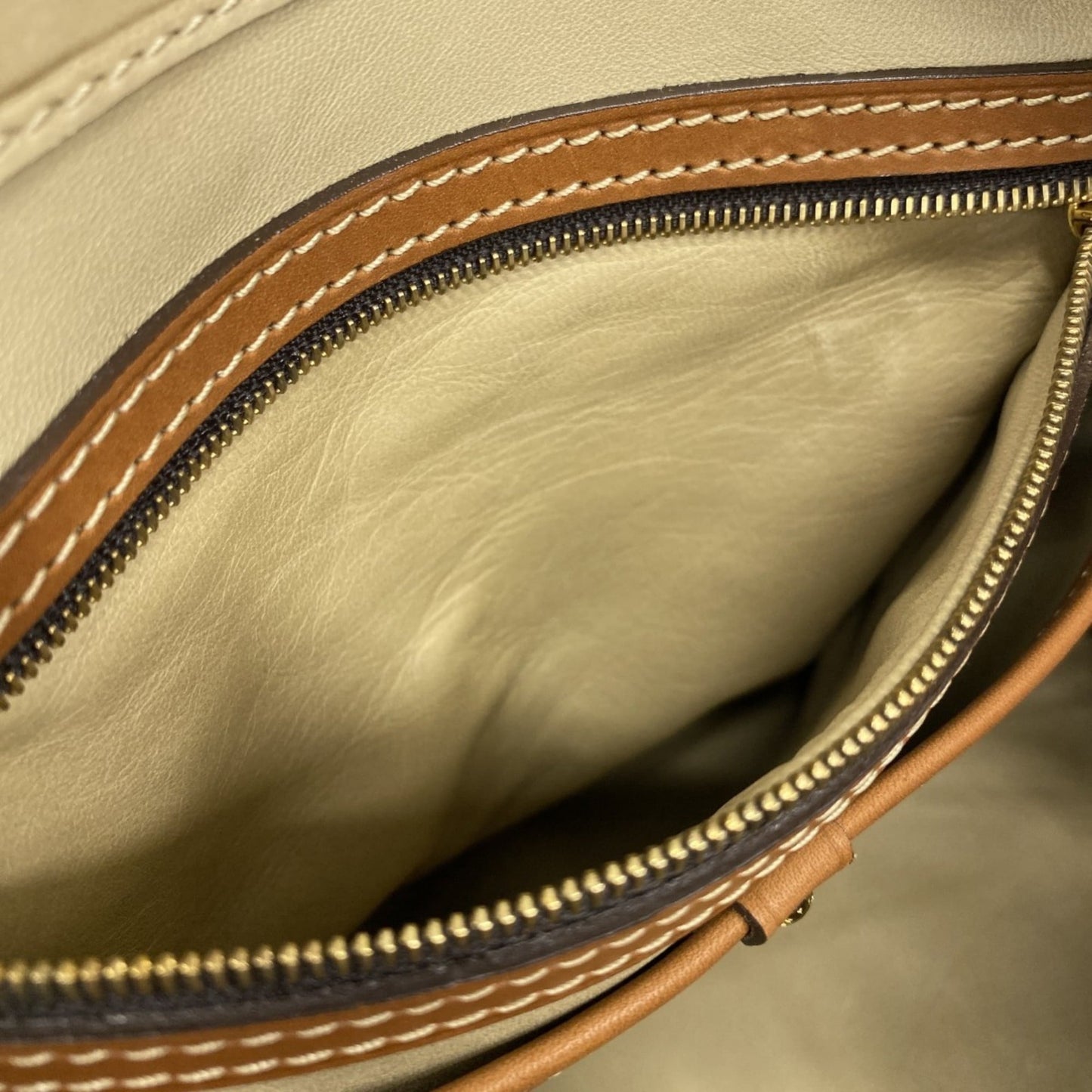 Louis Vuitton Brown Handbag (Pre-Owned)