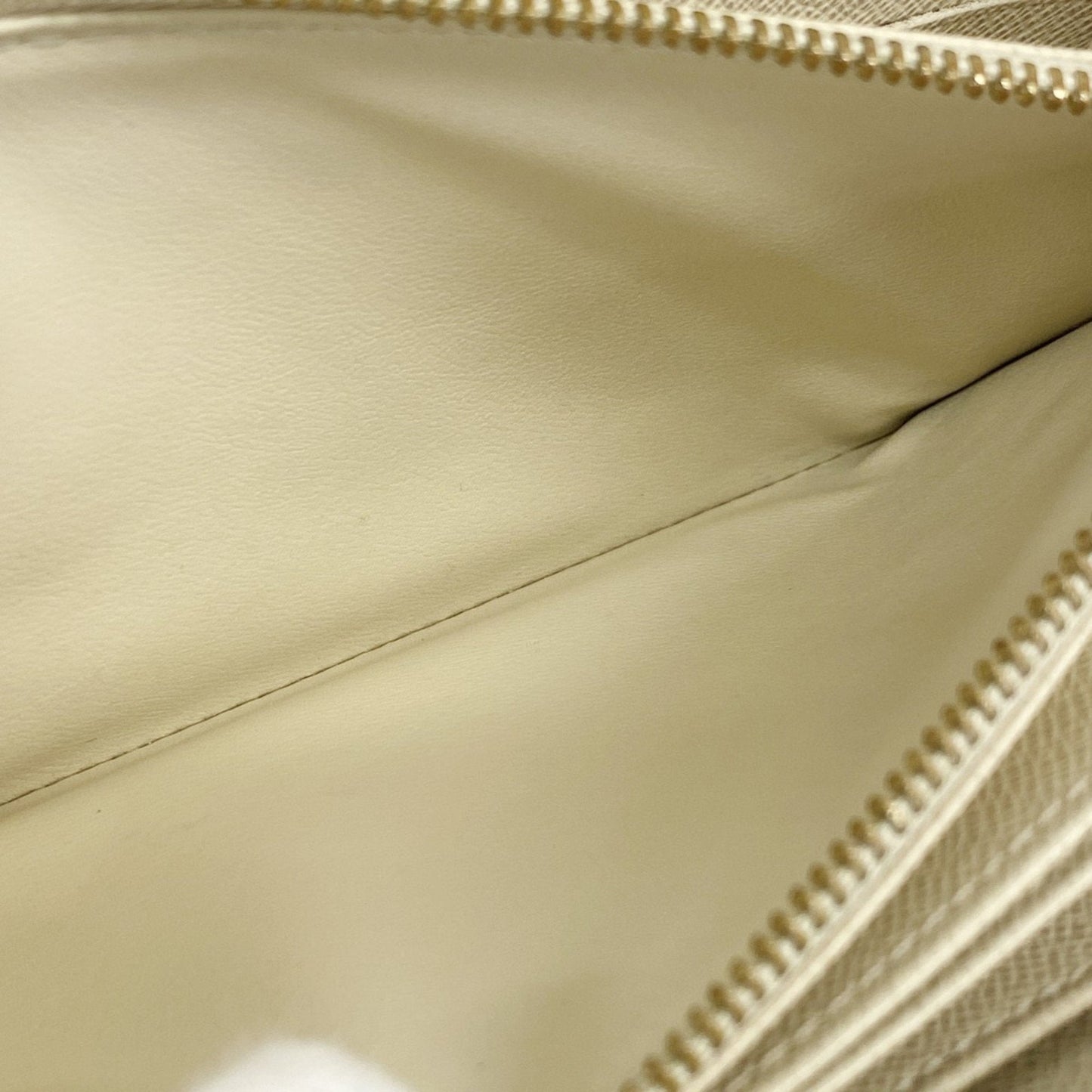 Louis Vuitton White Long Wallet (Bi-Fold) (Pre-Owned)