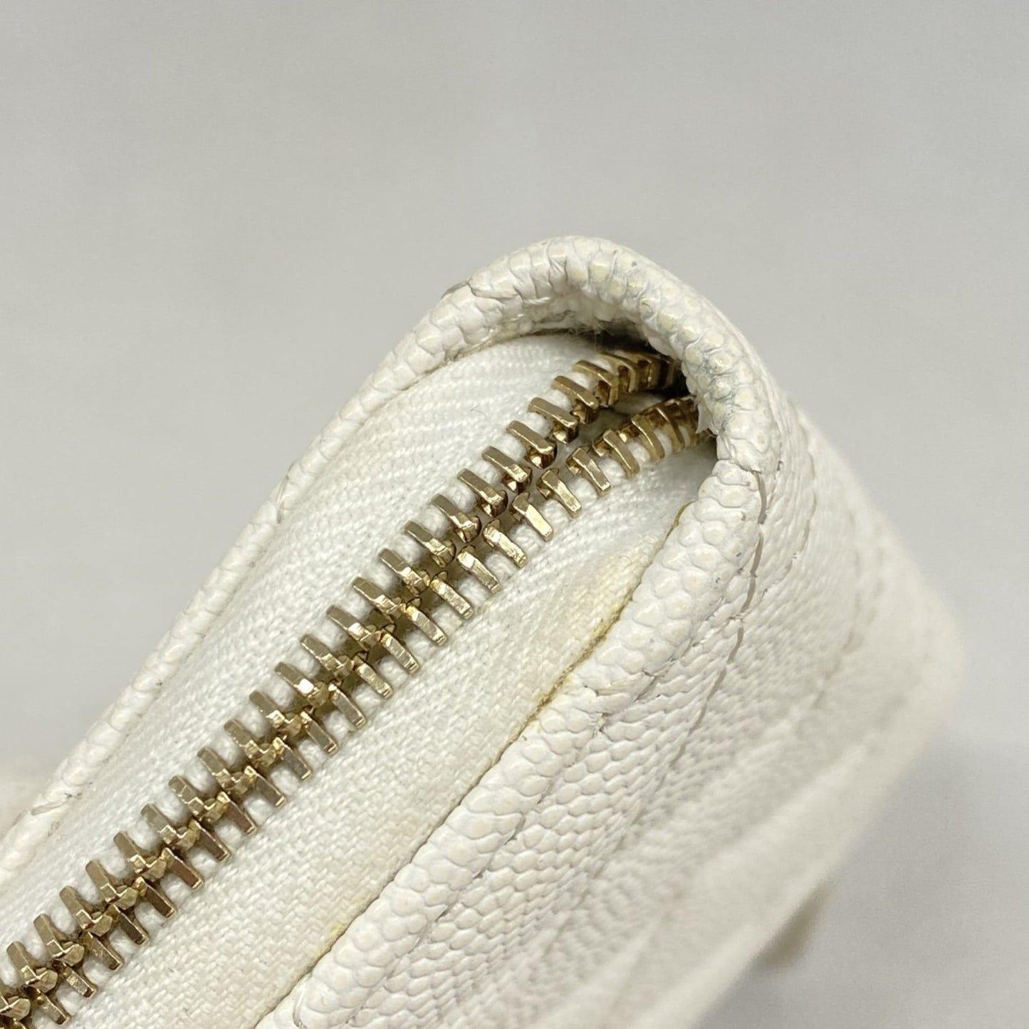 Chanel White Grained Calfskin Coin Purse/Coin Case (Pre-Owned)