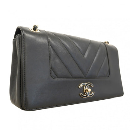 Chanel Black Leather Shoulder Bag (Pre-Owned)