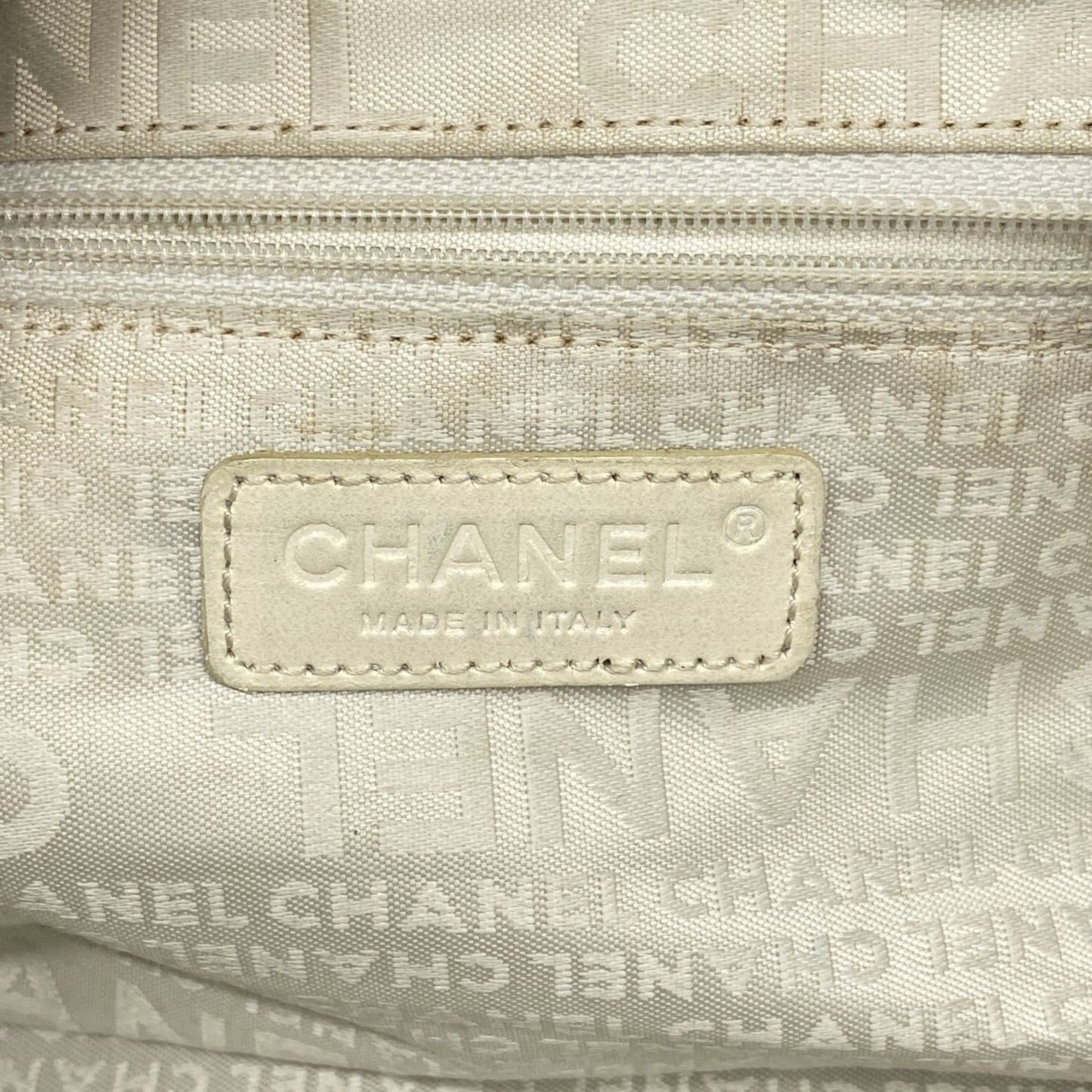 Chanel Beige Grained Calfskin Shoulder Bag (Pre-Owned)
