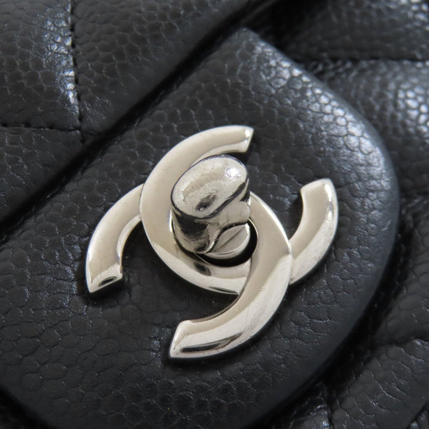 Chanel Matelasse Black Leather Shoulder Bag (Pre-Owned)