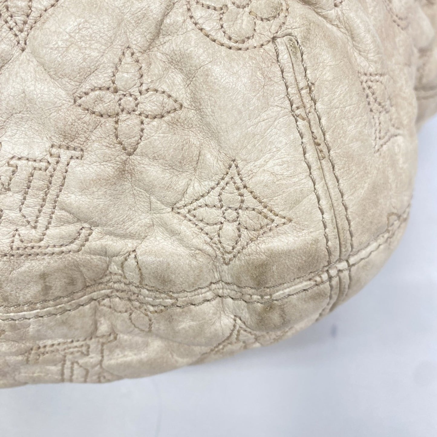 Louis Vuitton Beige Shoulder Bag (Pre-Owned)