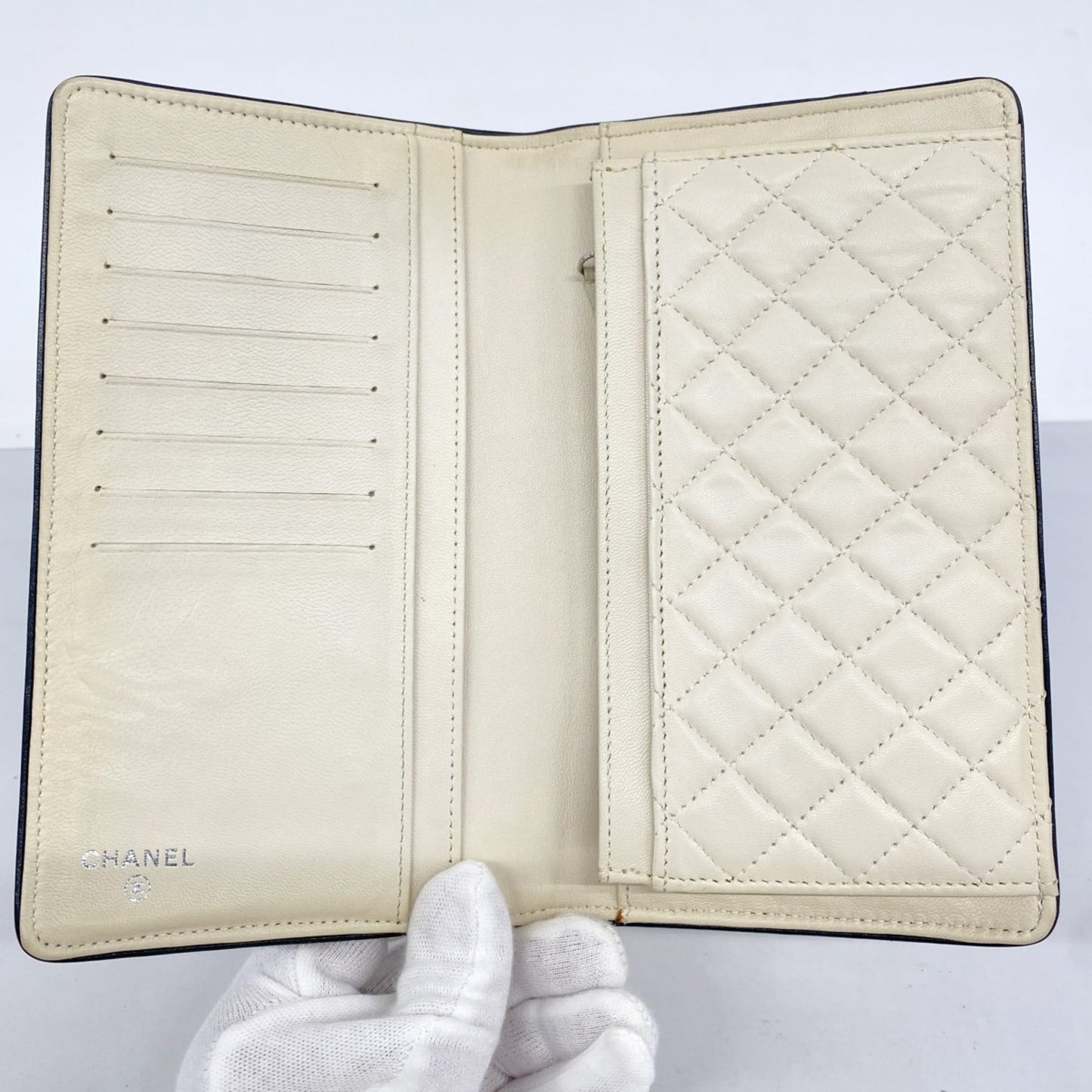 Chanel Beige Black Leather Long Wallet (Bi-Fold) (Pre-Owned)