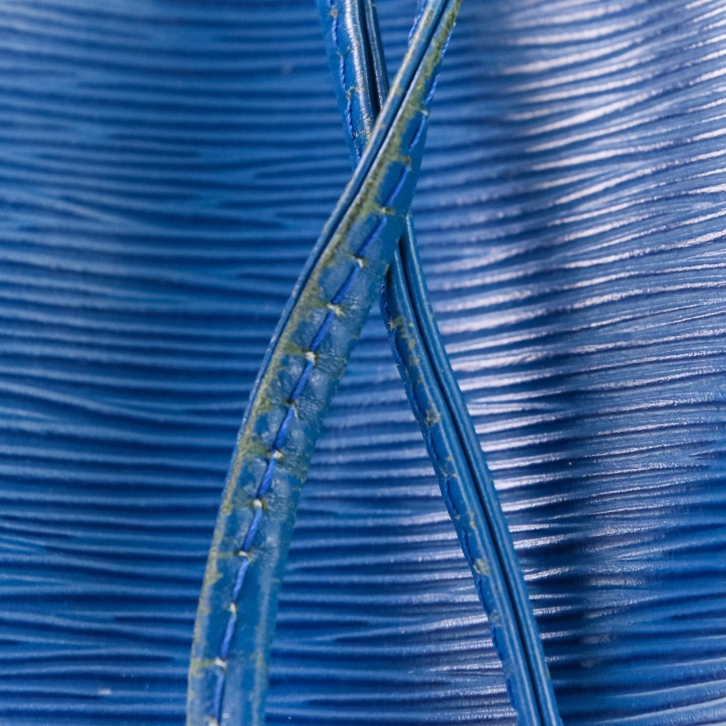 Louis Vuitton Blue Shoulder Bag (Pre-Owned)