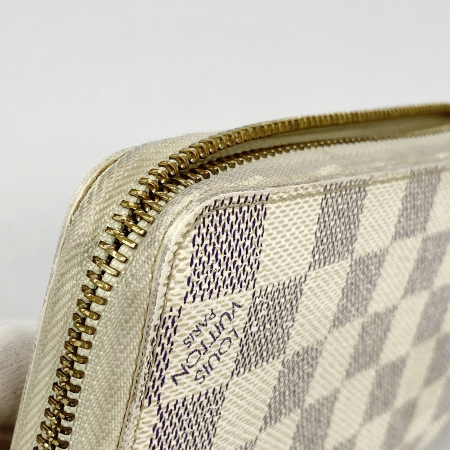 Louis Vuitton White Long Wallet (Bi-Fold) (Pre-Owned)