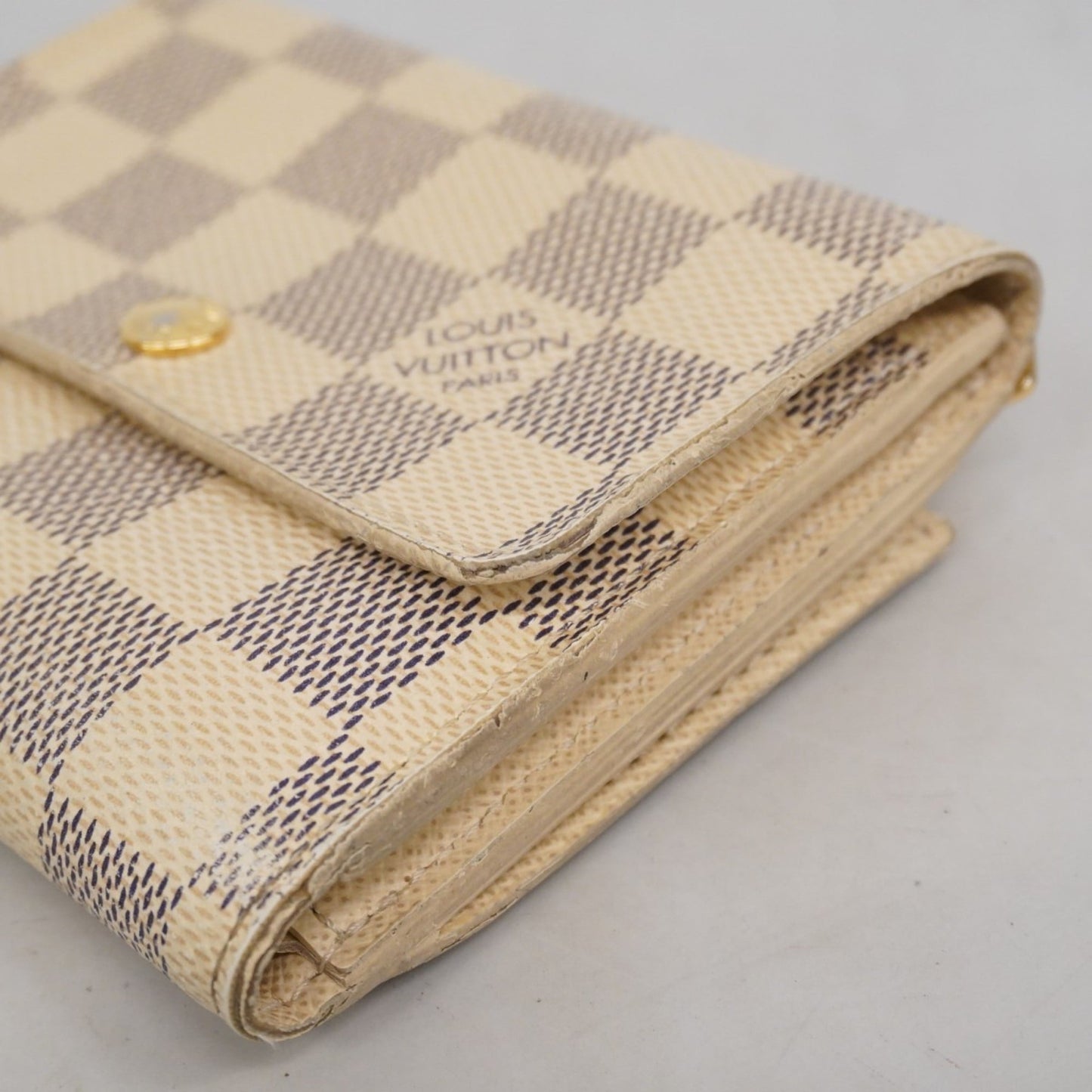 Louis Vuitton White Wallet (Tri-Fold) (Pre-Owned)