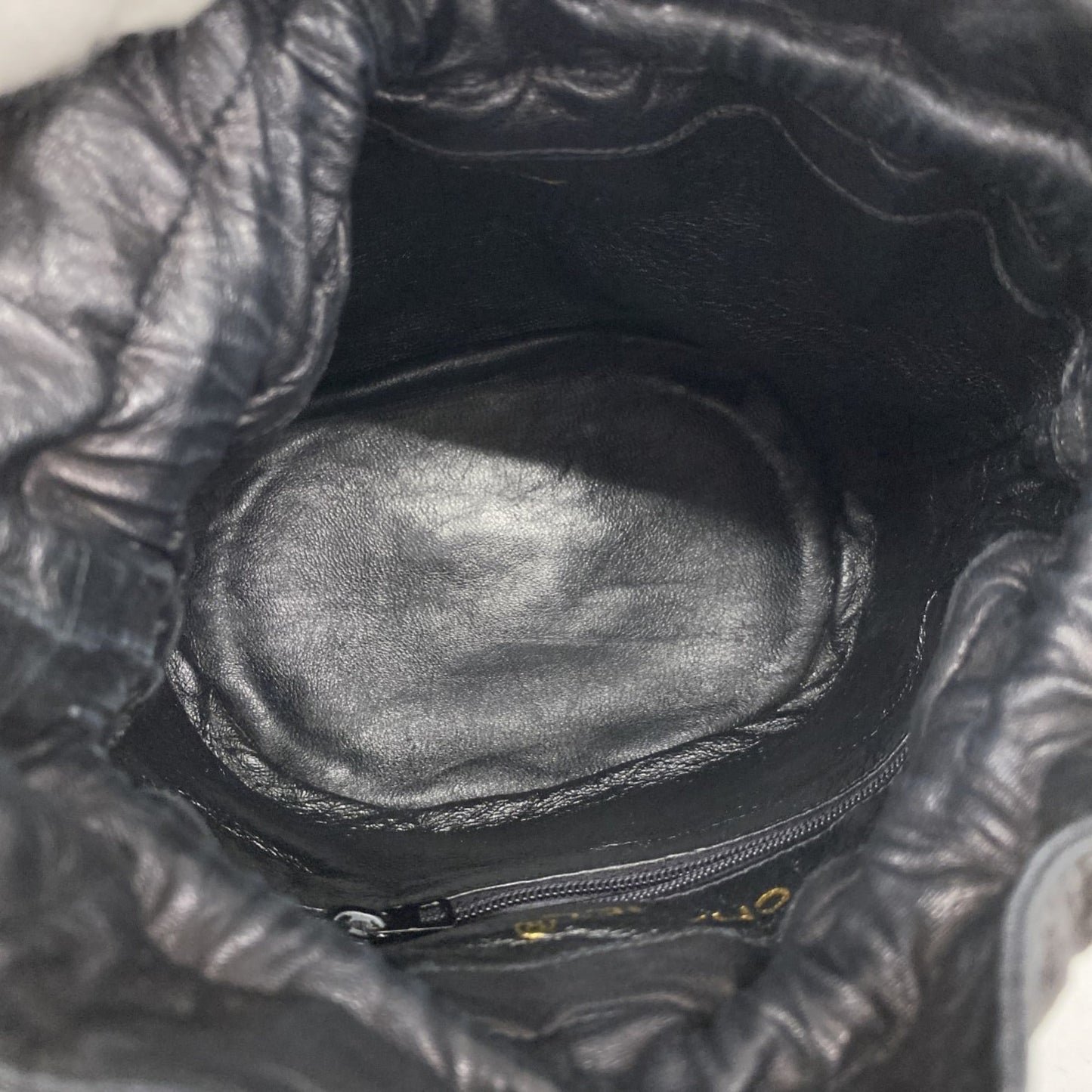 Chanel Black Leather Shoulder Bag (Pre-Owned)