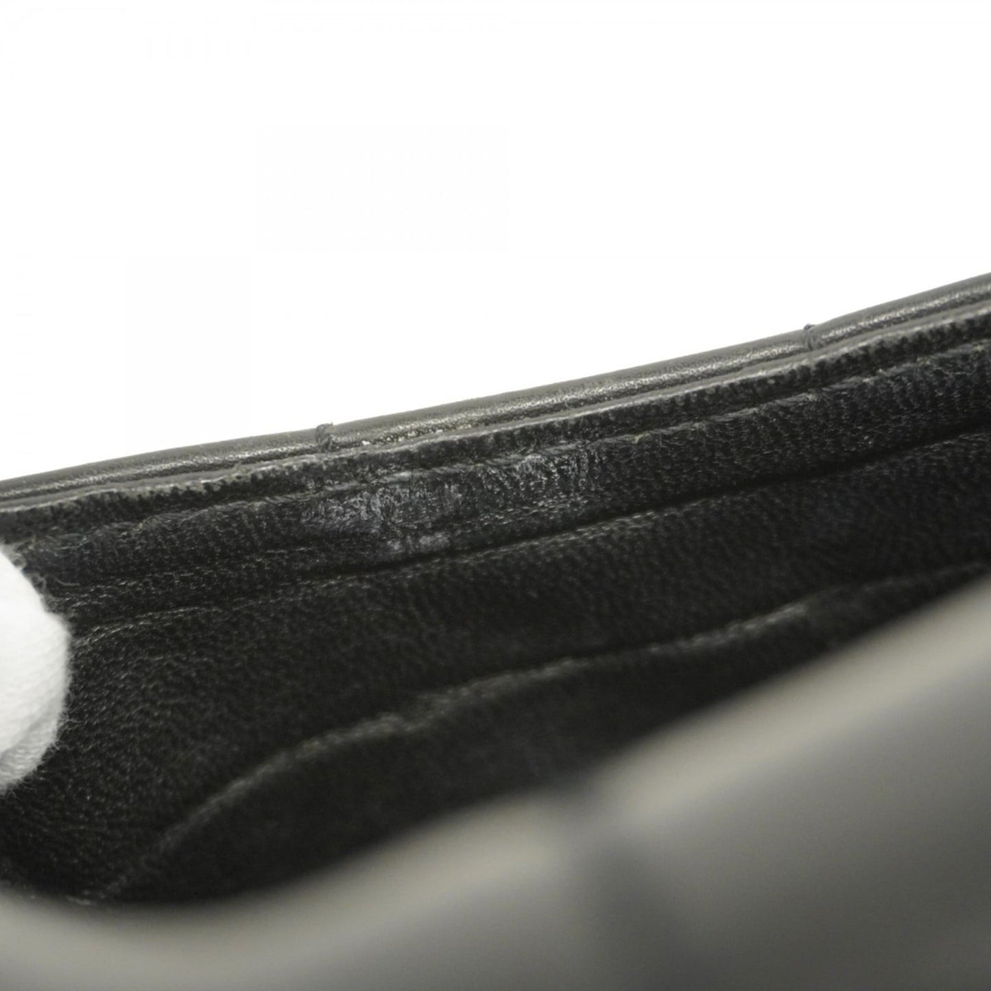 Chanel Black Leather Shoulder Bag (Pre-Owned)