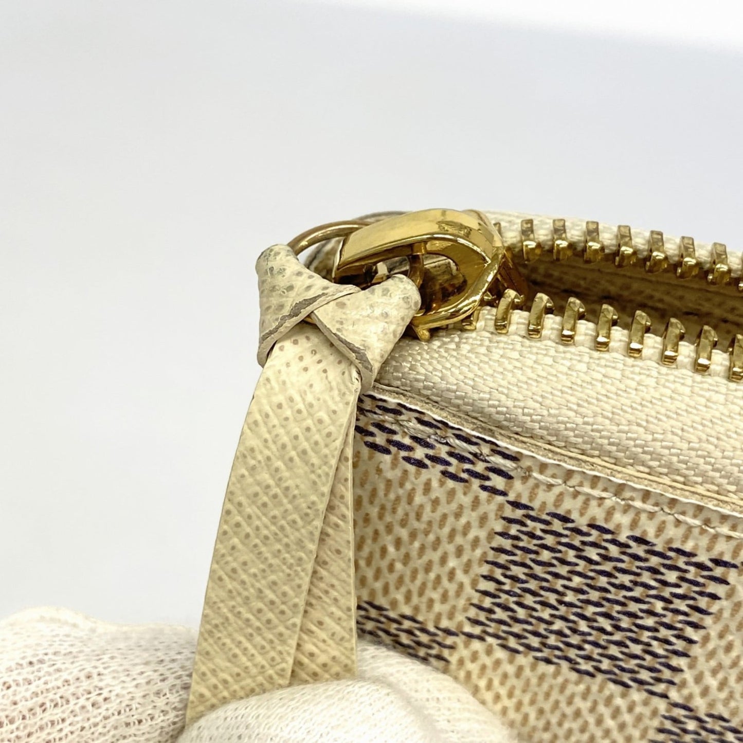 Louis Vuitton White Long Wallet (Bi-Fold) (Pre-Owned)