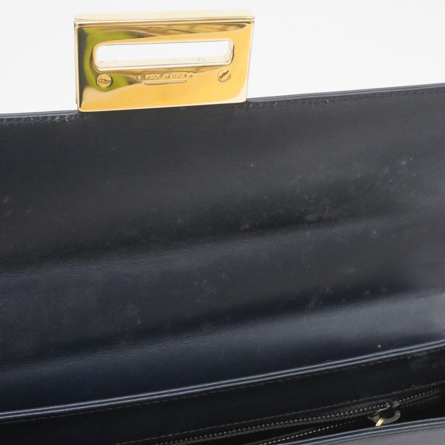 Salvatore Ferragamo Black Leather Shoulder Bag (Pre-Owned)