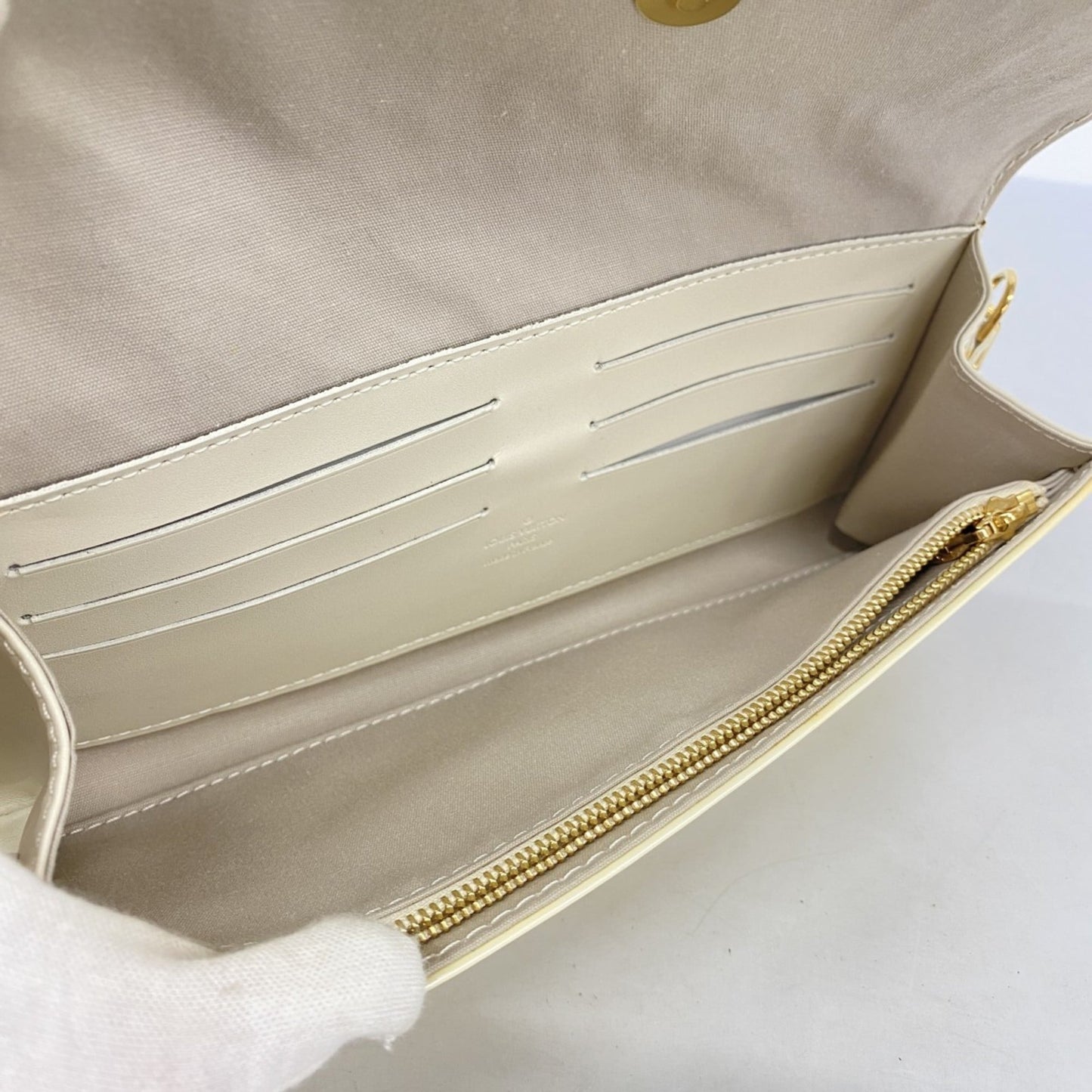 Louis Vuitton Pearl Chain/Shoulder Wallet (Pre-Owned)