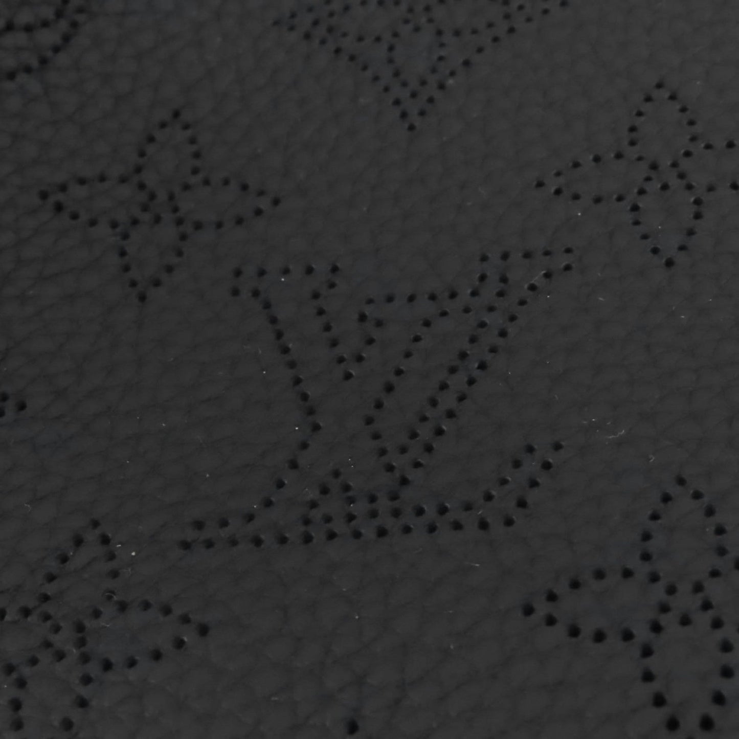 Louis Vuitton Noir Shoulder Bag (Pre-Owned)