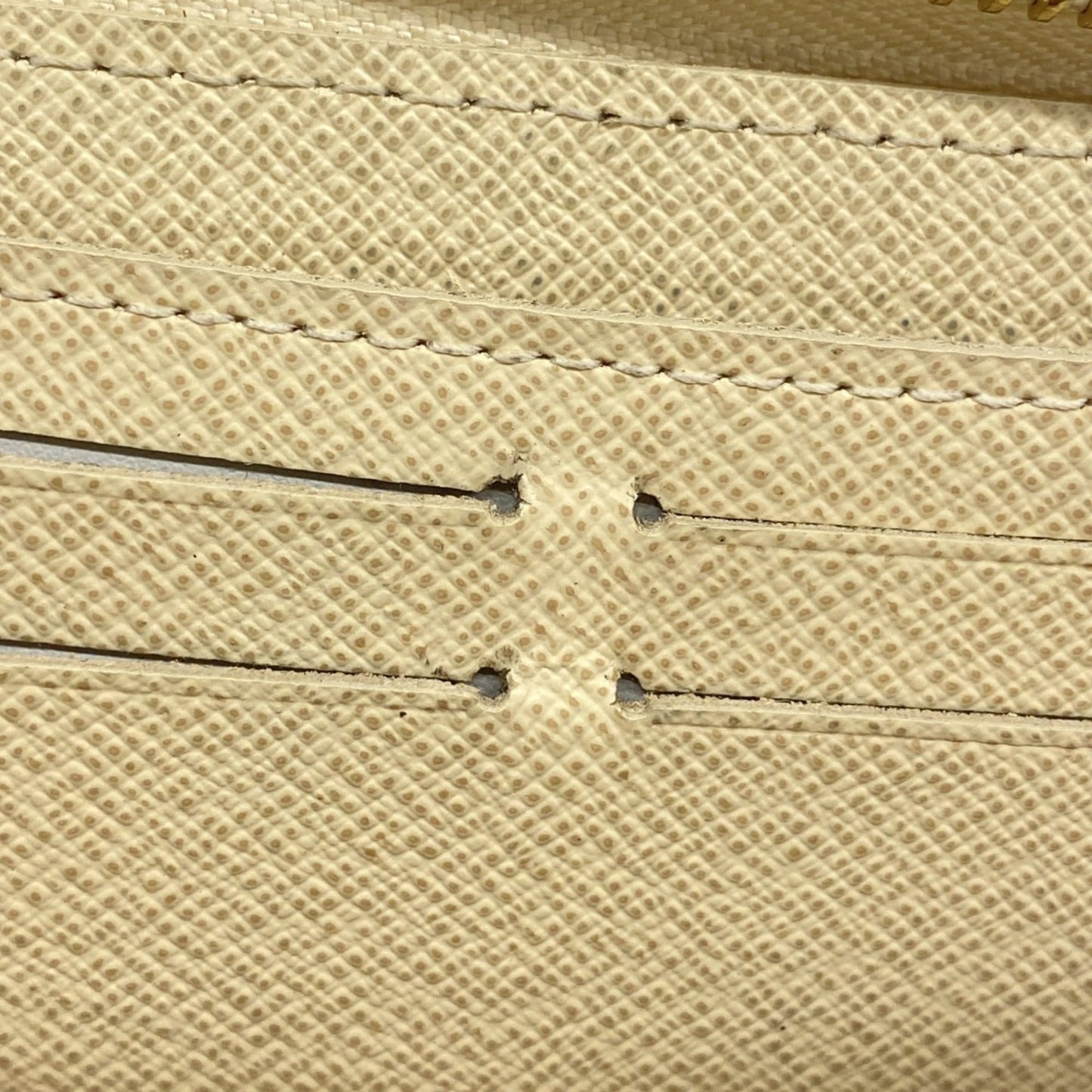 Louis Vuitton White Long Wallet (Bi-Fold) (Pre-Owned)