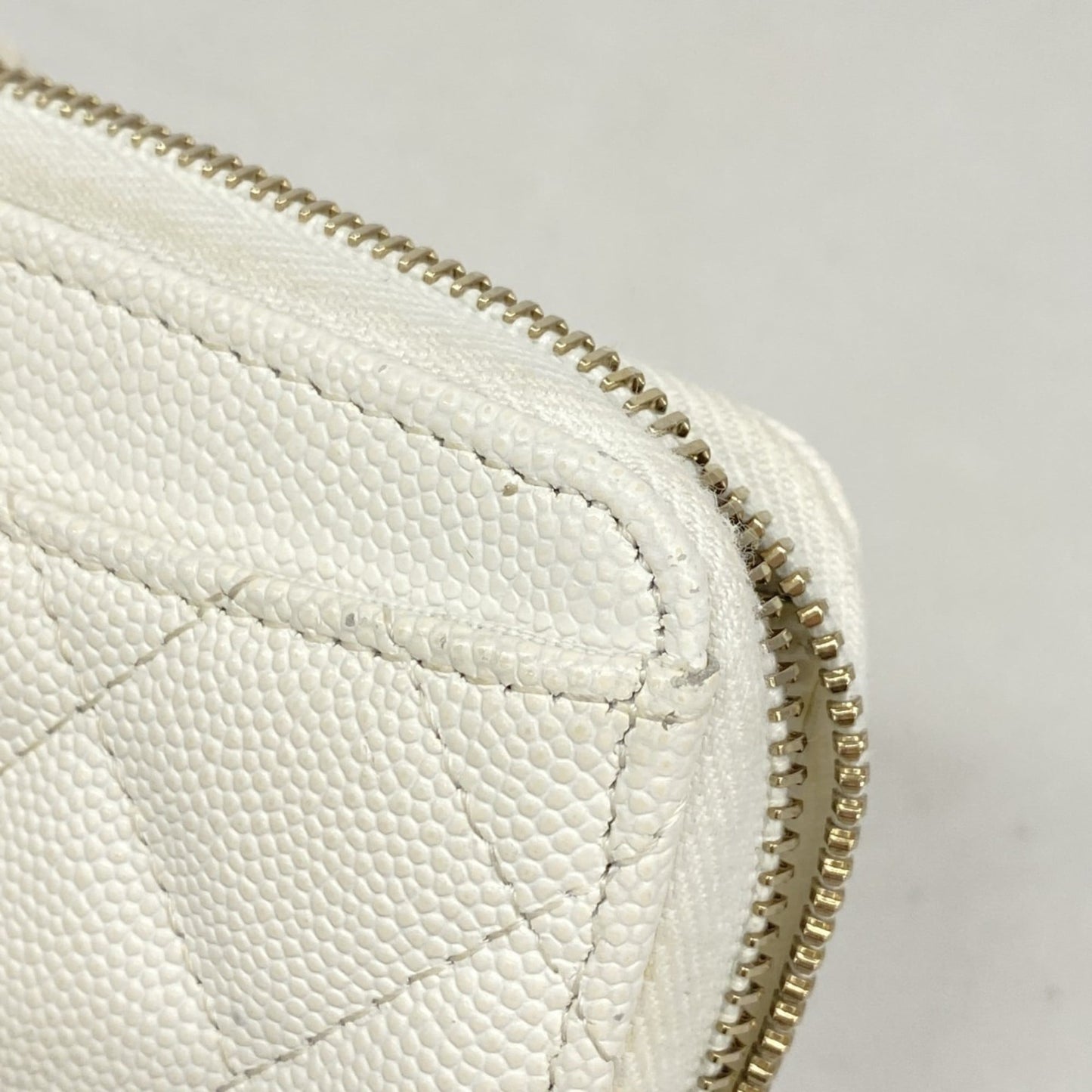 Chanel White Grained Calfskin Coin Purse/Coin Case (Pre-Owned)