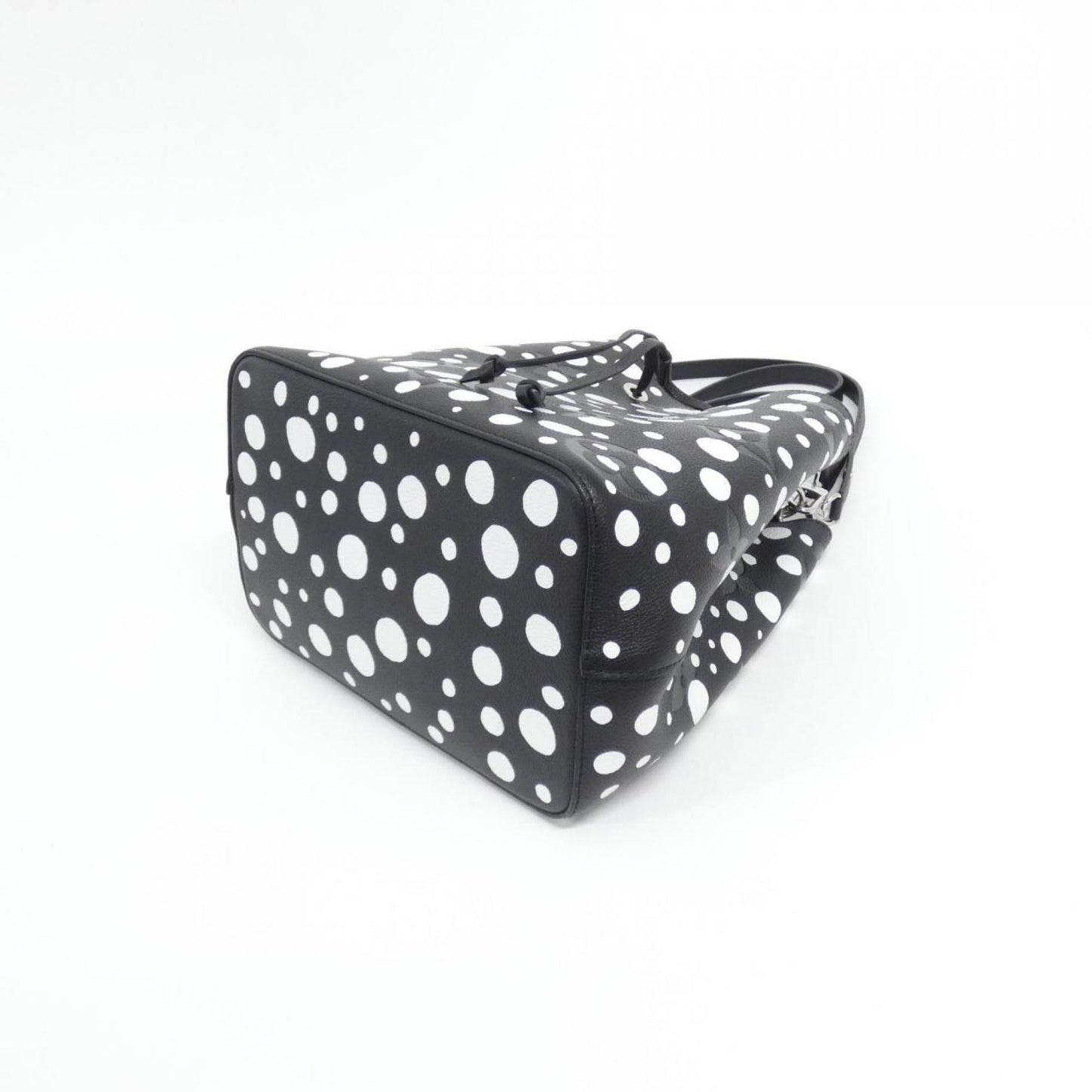 Louis Vuitton Black Leather Shoulder Bag (Pre-Owned)