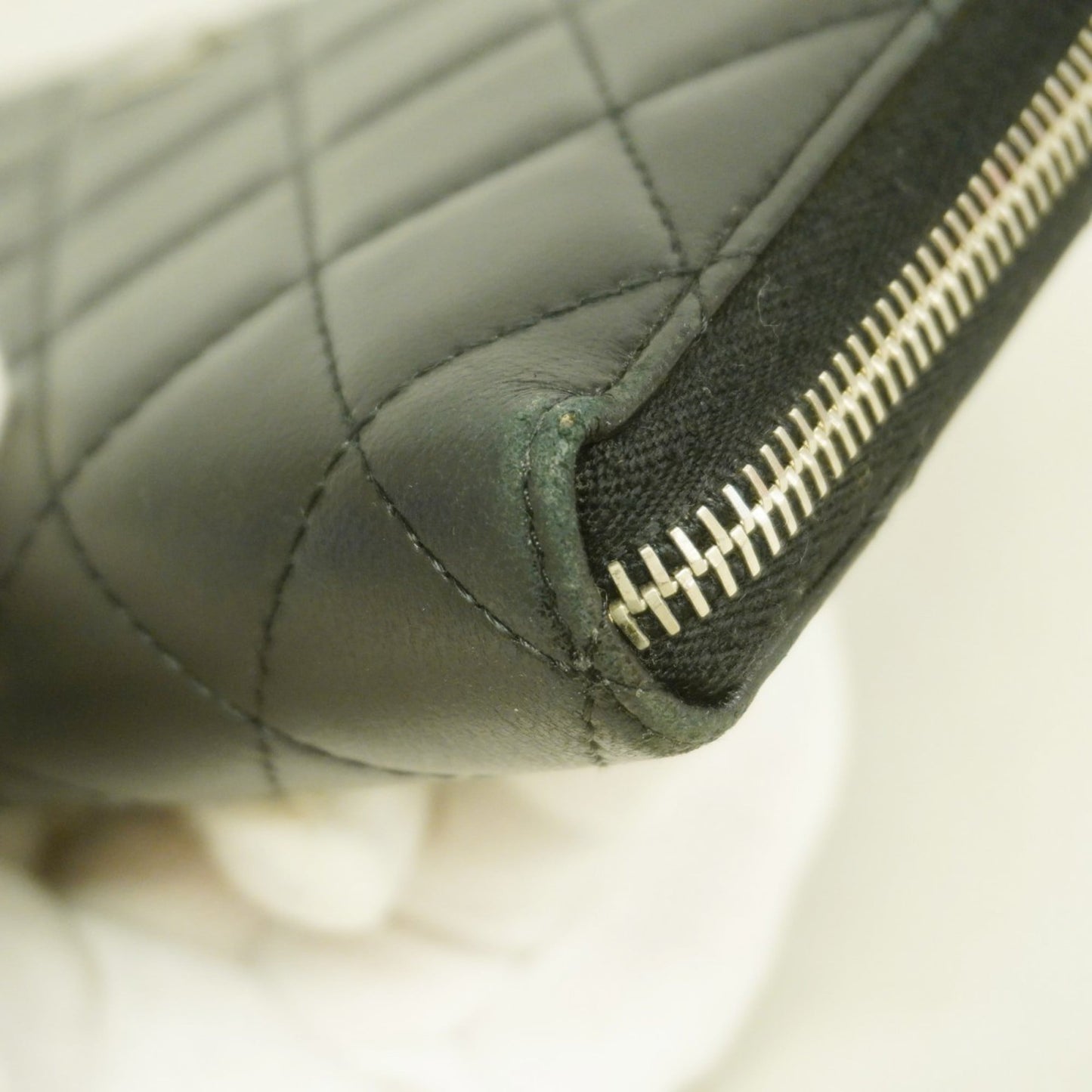 Chanel Black Leather Long Wallet (Bi-Fold) (Pre-Owned)