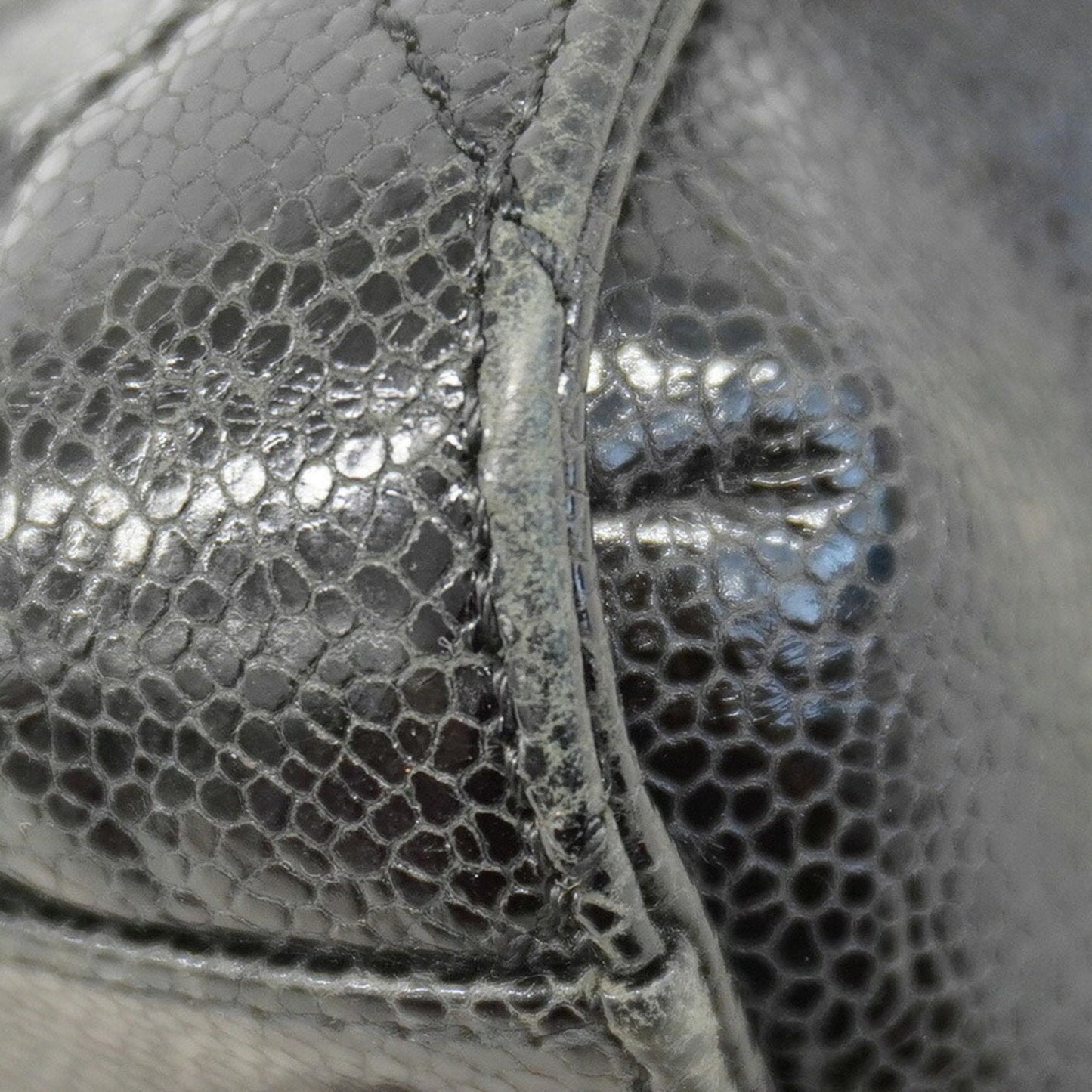 Chanel Black Grained Calfskin Tote Bag (Pre-Owned)