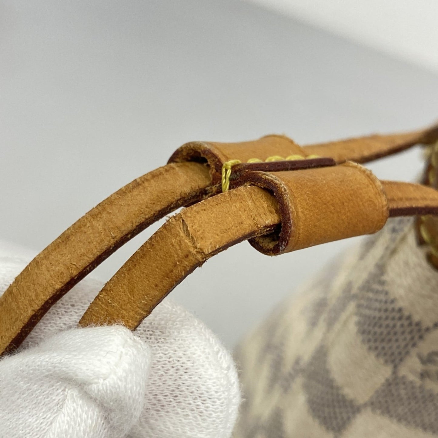 Louis Vuitton White Tote Bag (Pre-Owned)