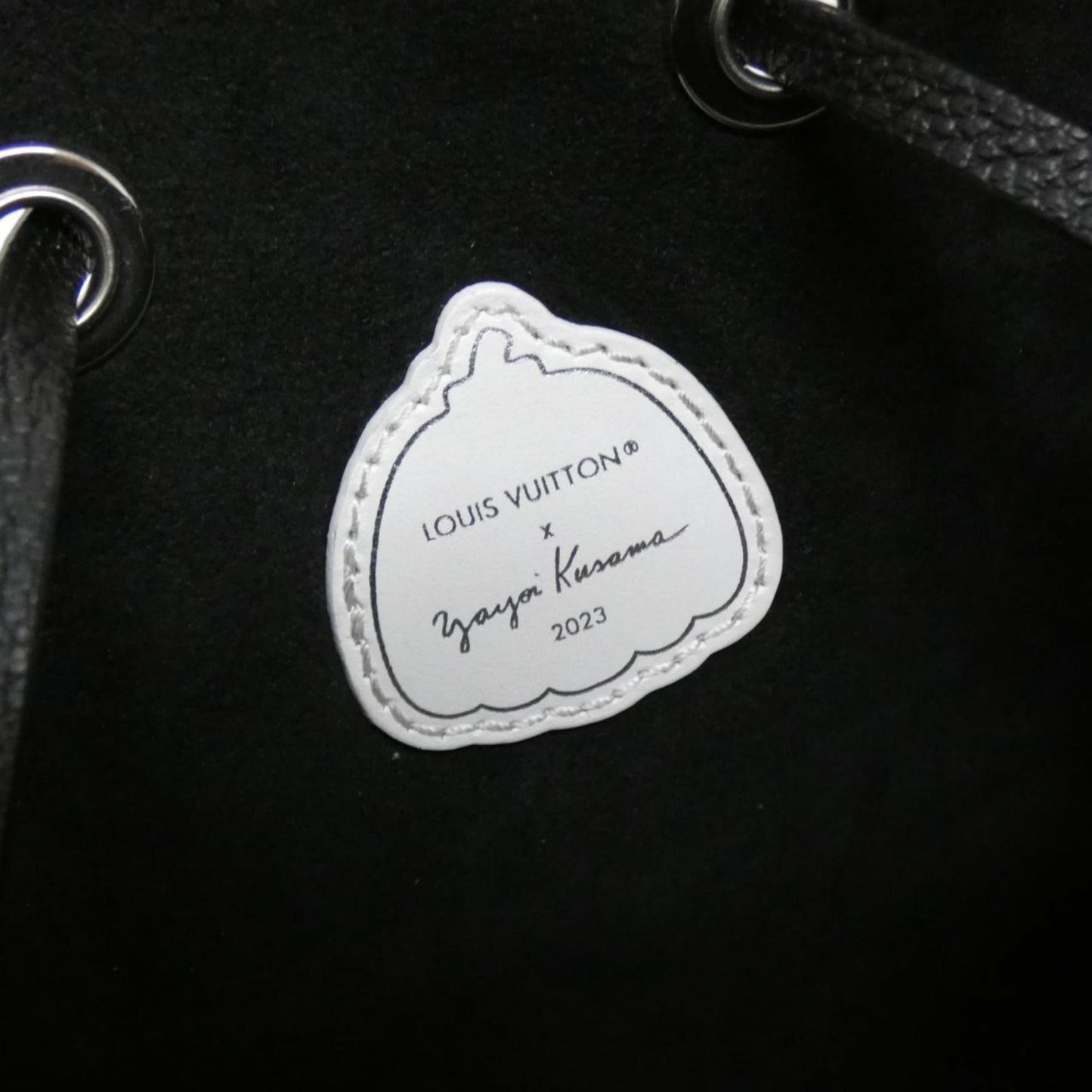 Louis Vuitton Black Leather Shoulder Bag (Pre-Owned)