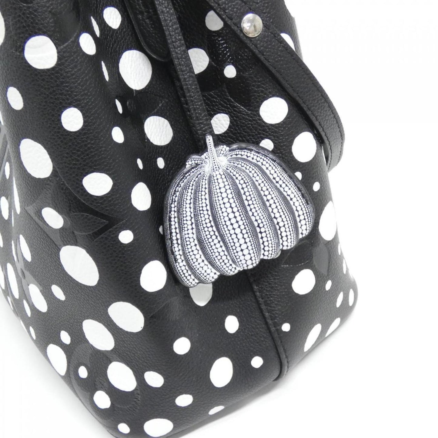 Louis Vuitton Black Leather Shoulder Bag (Pre-Owned)