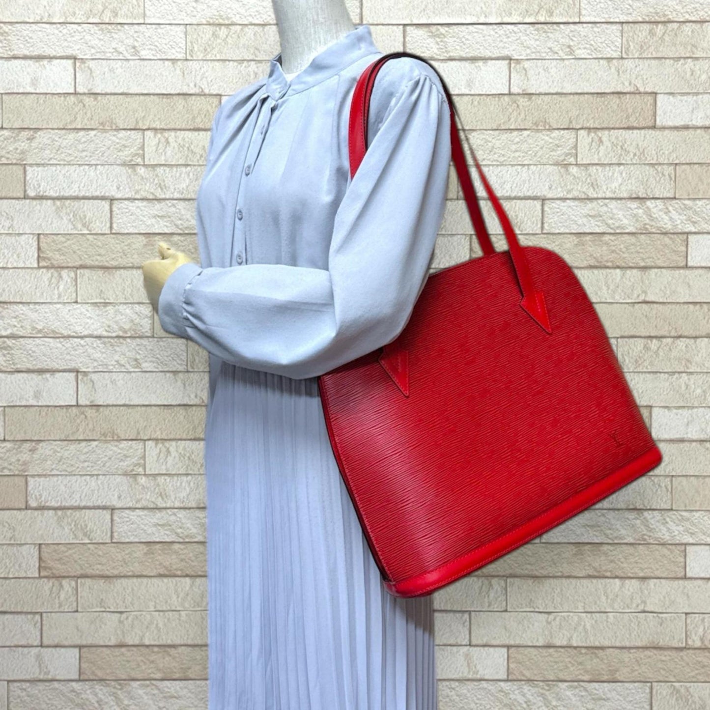 Louis Vuitton Epi Castilian Red Red Color Epi Leather Shoulder Bag (Pre-Owned)