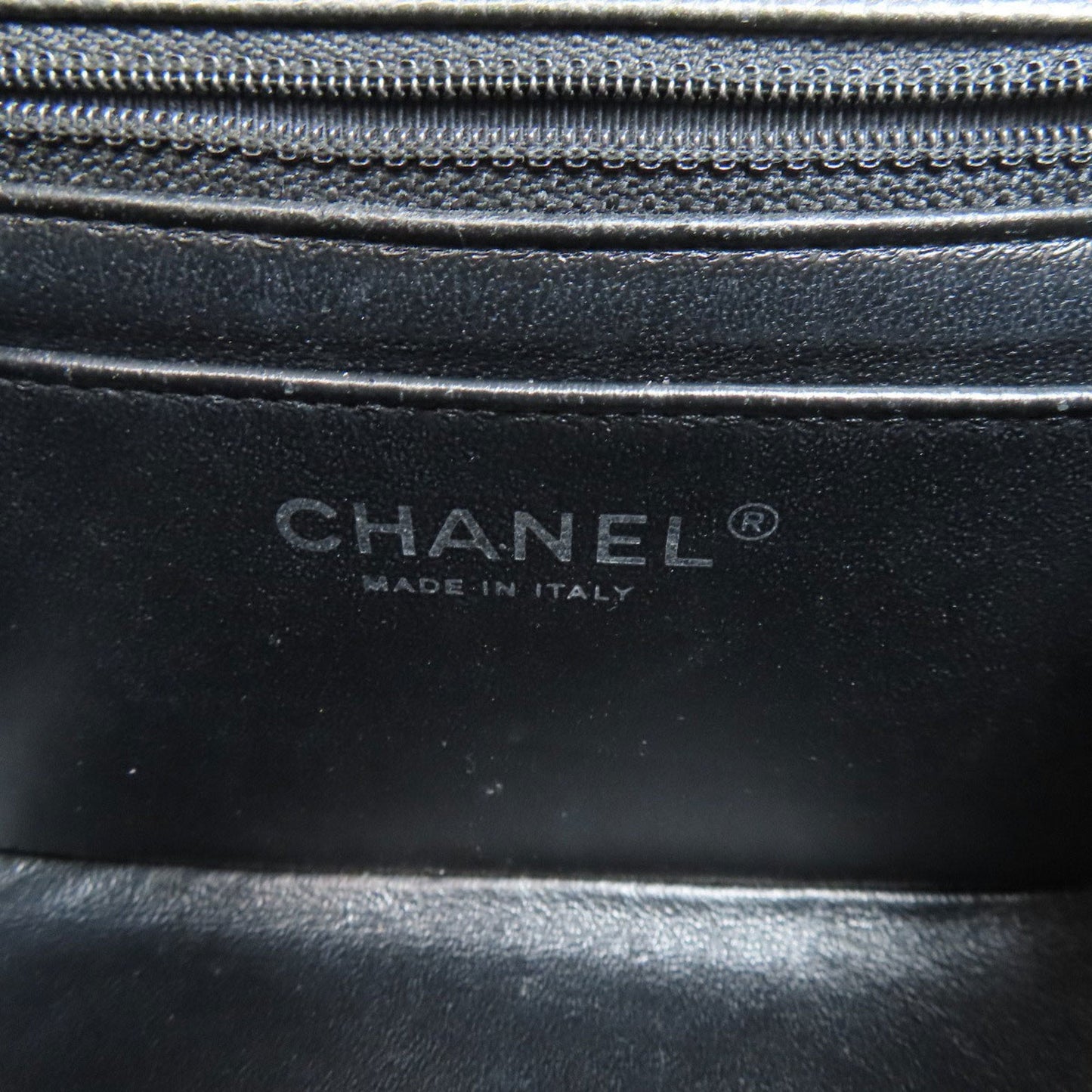 Chanel Matelasse Black Leather Shoulder Bag (Pre-Owned)