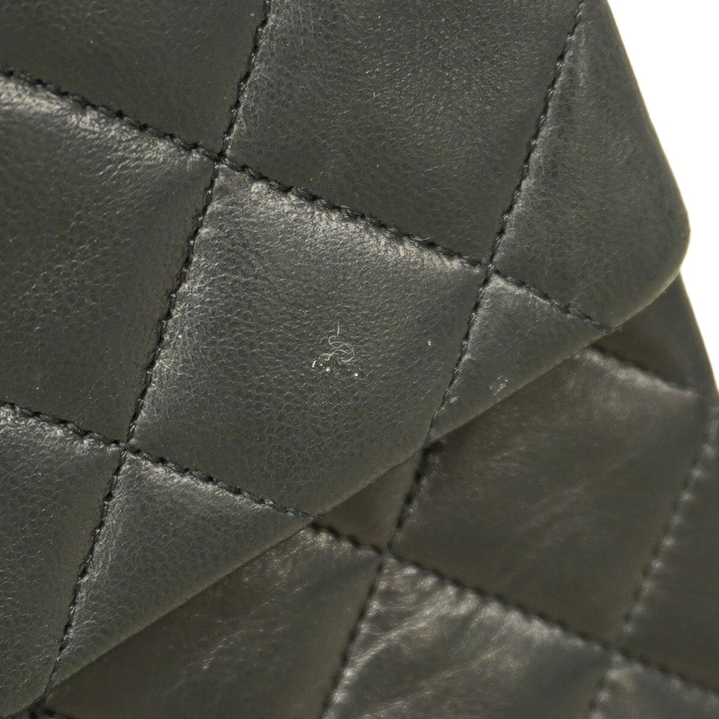 Chanel Black Leather Shoulder Bag (Pre-Owned)