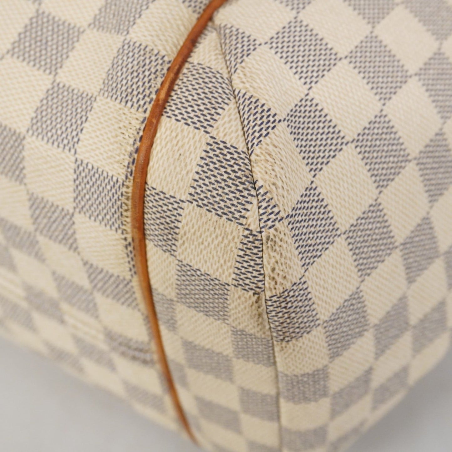 Louis Vuitton White Tote Bag (Pre-Owned)