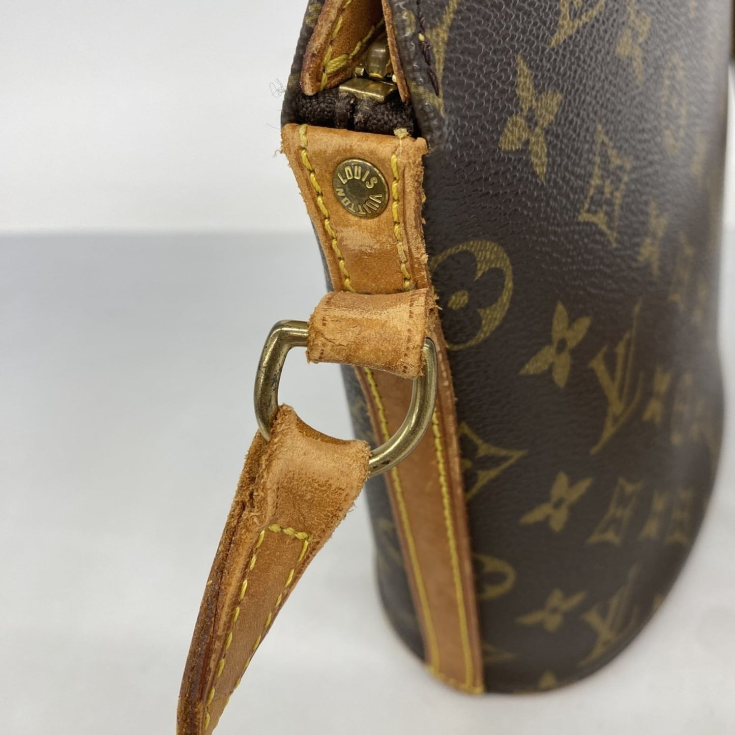 Louis Vuitton Brown Shoulder Bag (Pre-Owned)