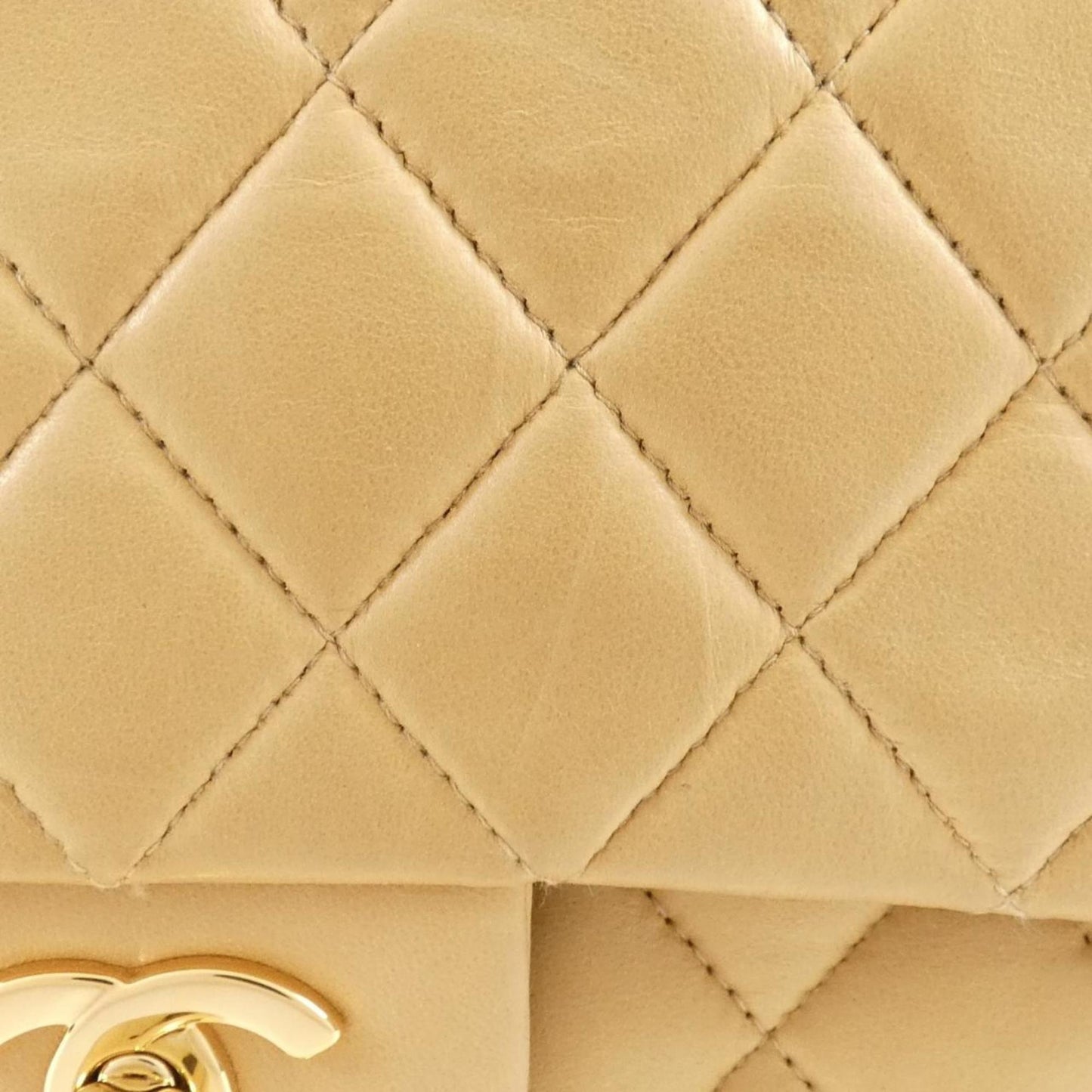 Chanel Beige Leather Shoulder Bag (Pre-Owned)