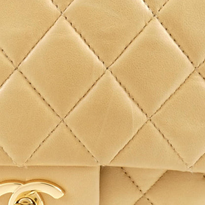 Chanel Beige Leather Shoulder Bag (Pre-Owned)