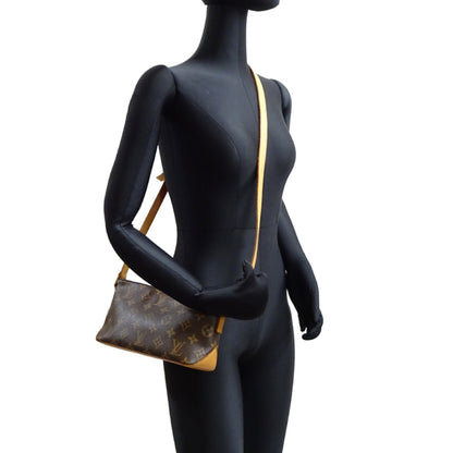 Louis Vuitton Brown Monogram Monogram Shoulder Bag (Pre-Owned)