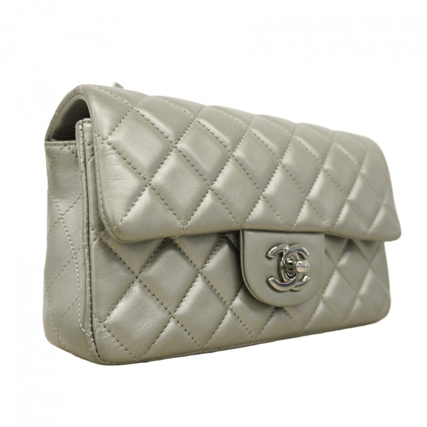 Chanel Gray Leather Shoulder Bag (Pre-Owned)